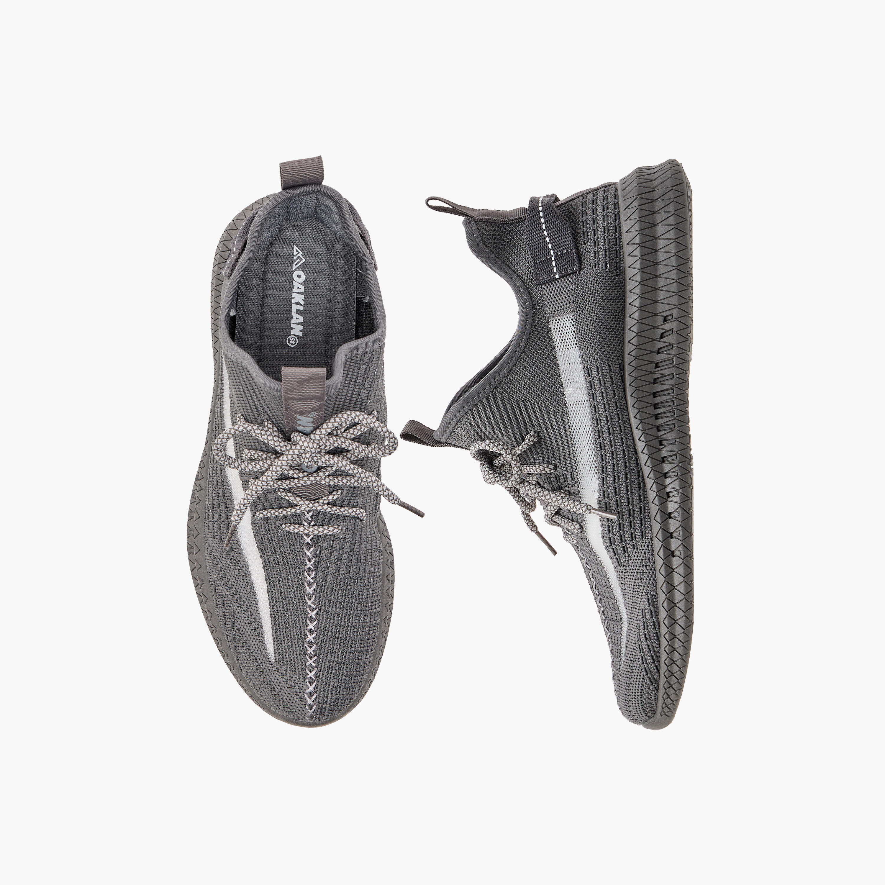 حذاء رياضي بتفاصيل شبكية ورباط إغلاق من أوكلان من شو إكسبرس-sports-men-shoes-image-1