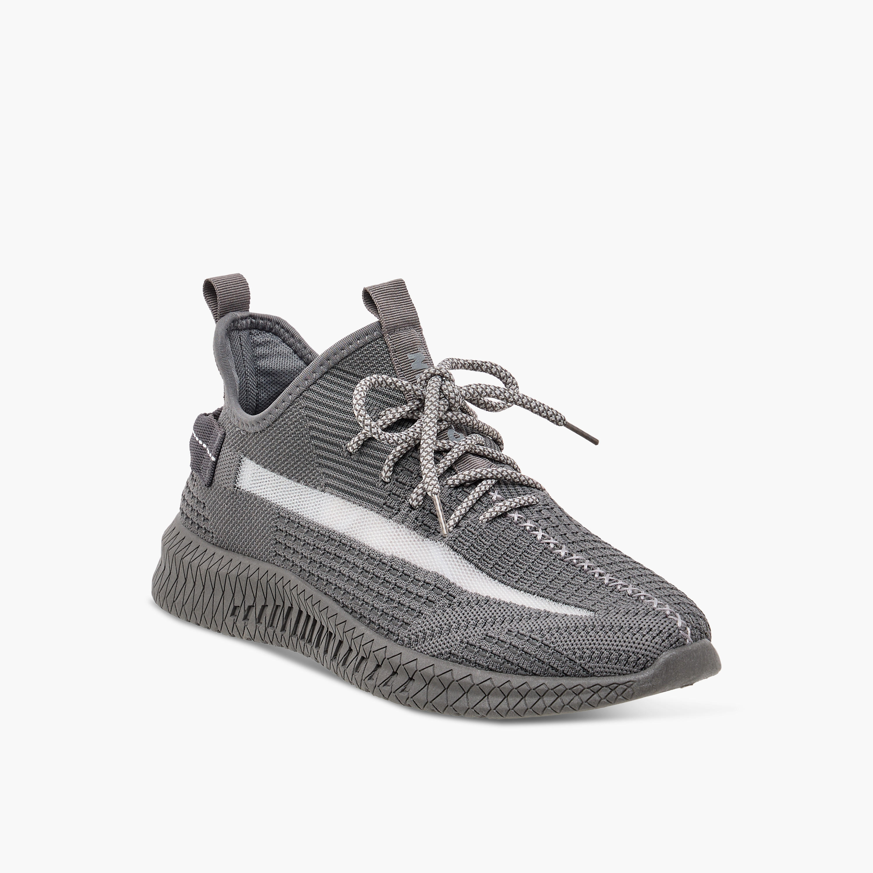 حذاء رياضي بتفاصيل شبكية ورباط إغلاق من أوكلان من شو إكسبرس-sports-men-shoes-image-2