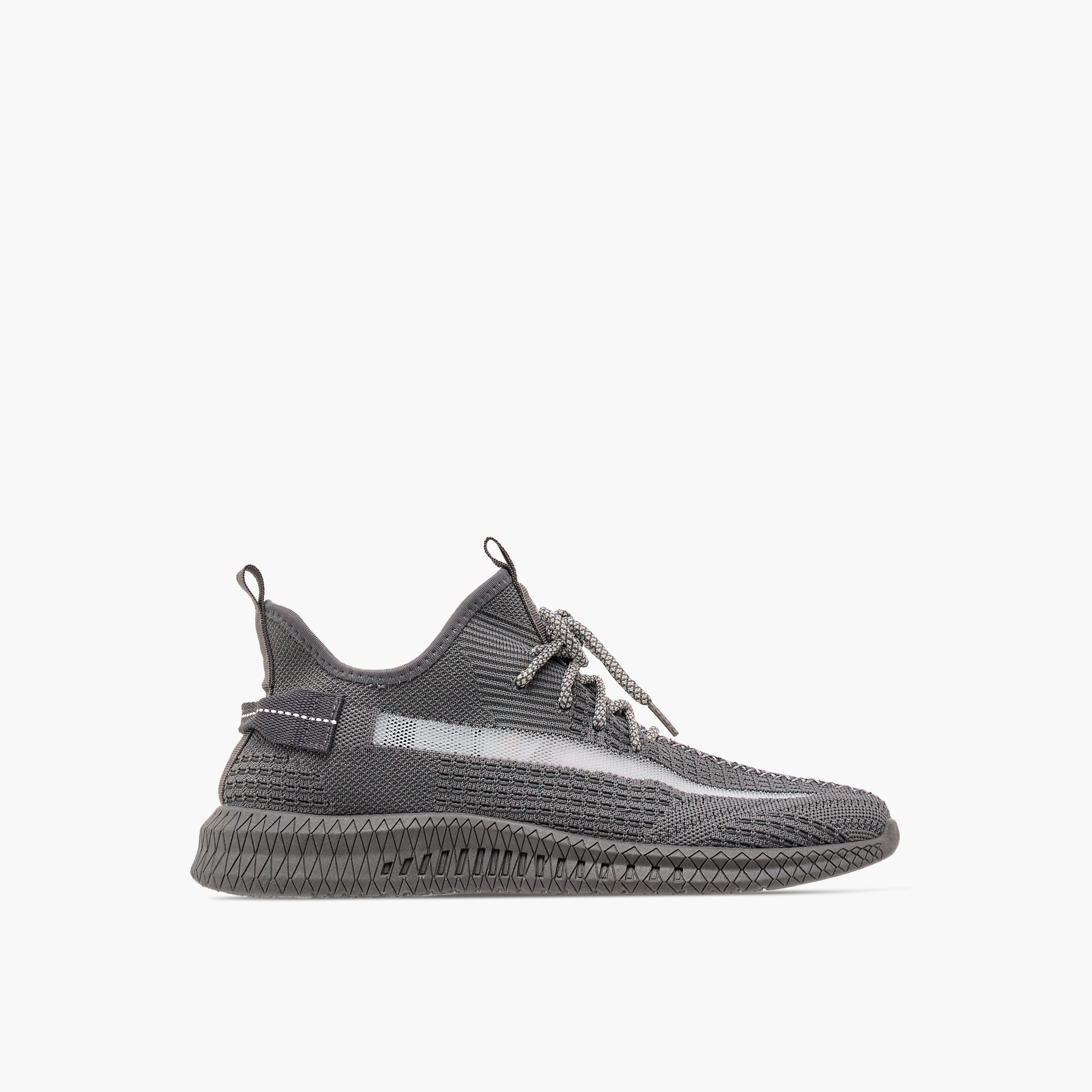 حذاء رياضي بتفاصيل شبكية ورباط إغلاق من أوكلان من شو إكسبرس-sports-men-shoes-image-8