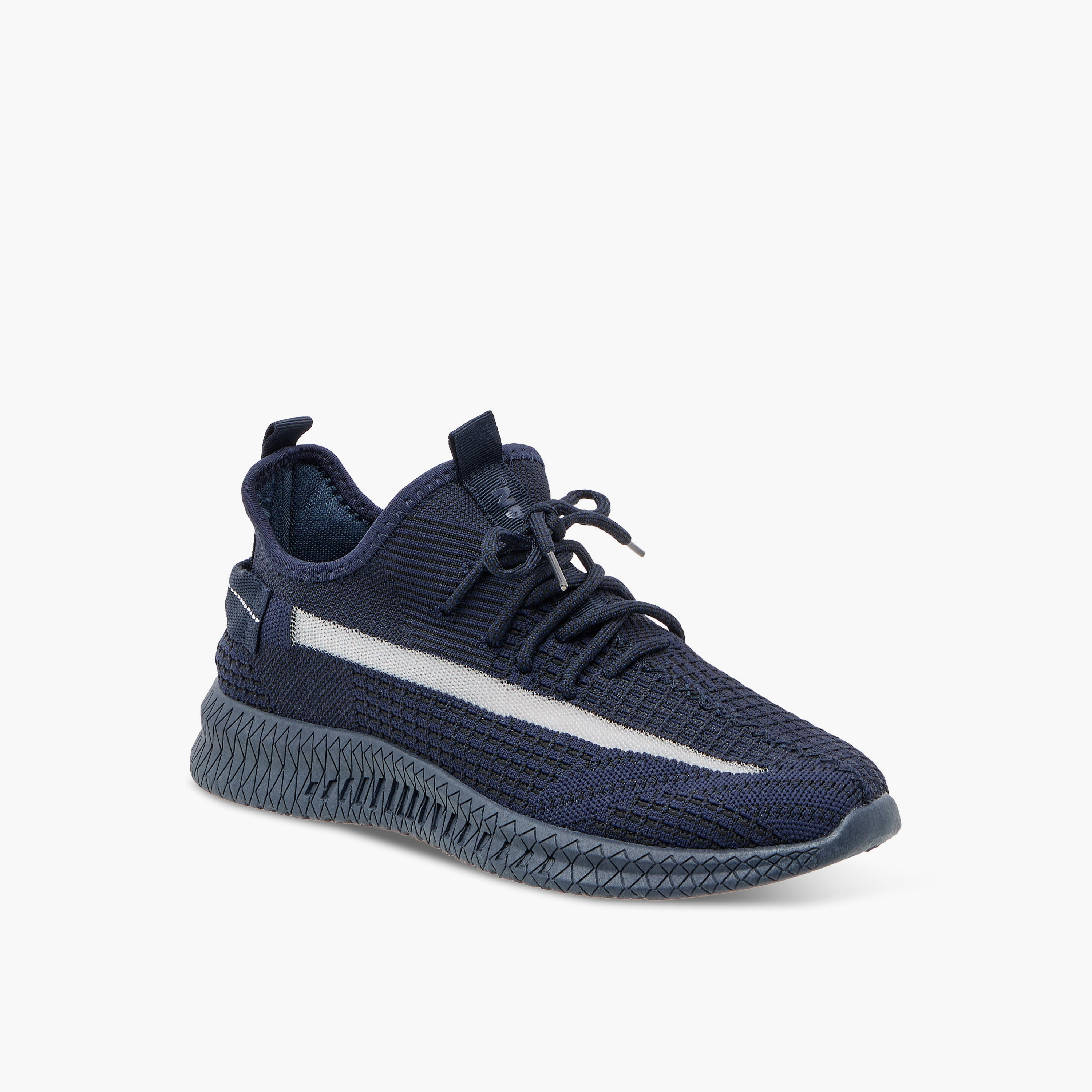 حذاء رياضي بتفاصيل شبكية ورباط إغلاق من أوكلان من شو إكسبرس-sports-men-shoes-image-2