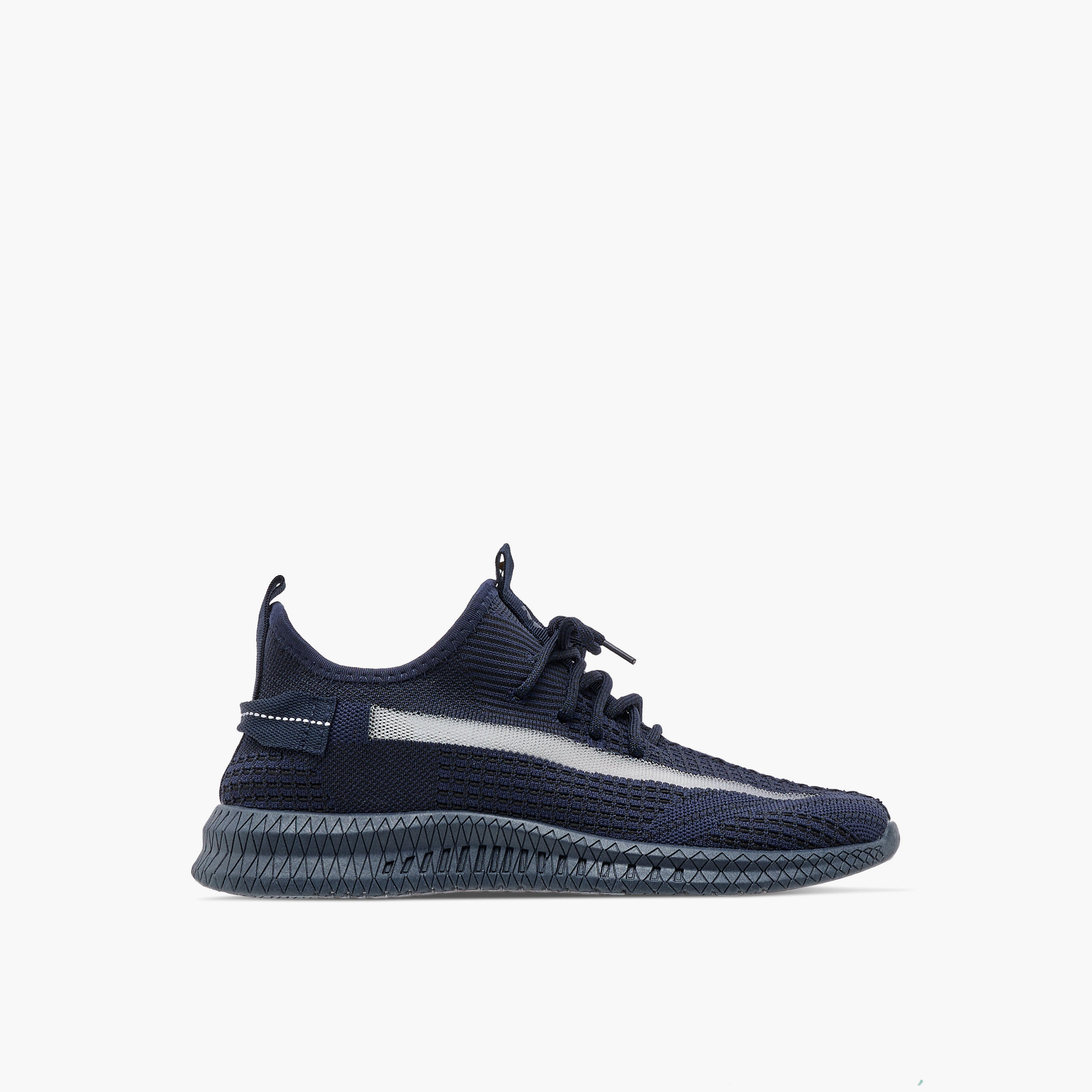 حذاء رياضي بتفاصيل شبكية ورباط إغلاق من أوكلان من شو إكسبرس-sports-men-shoes-image-3