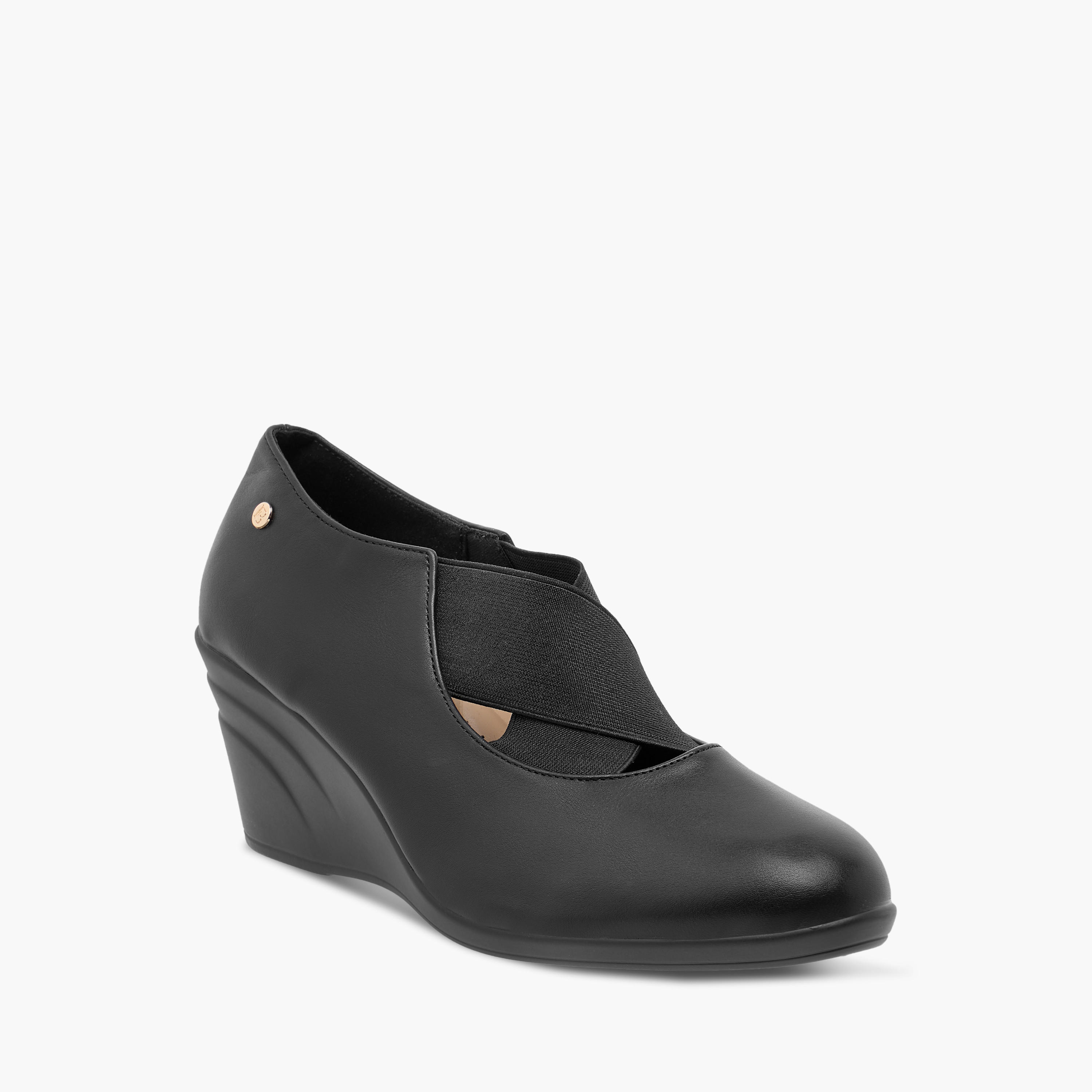 حذاء كلاسيكي سهل الارتداء بكعب ويدج وطبعات مونوجرام من فلورا بيلا-women-shoes-heels-image-7