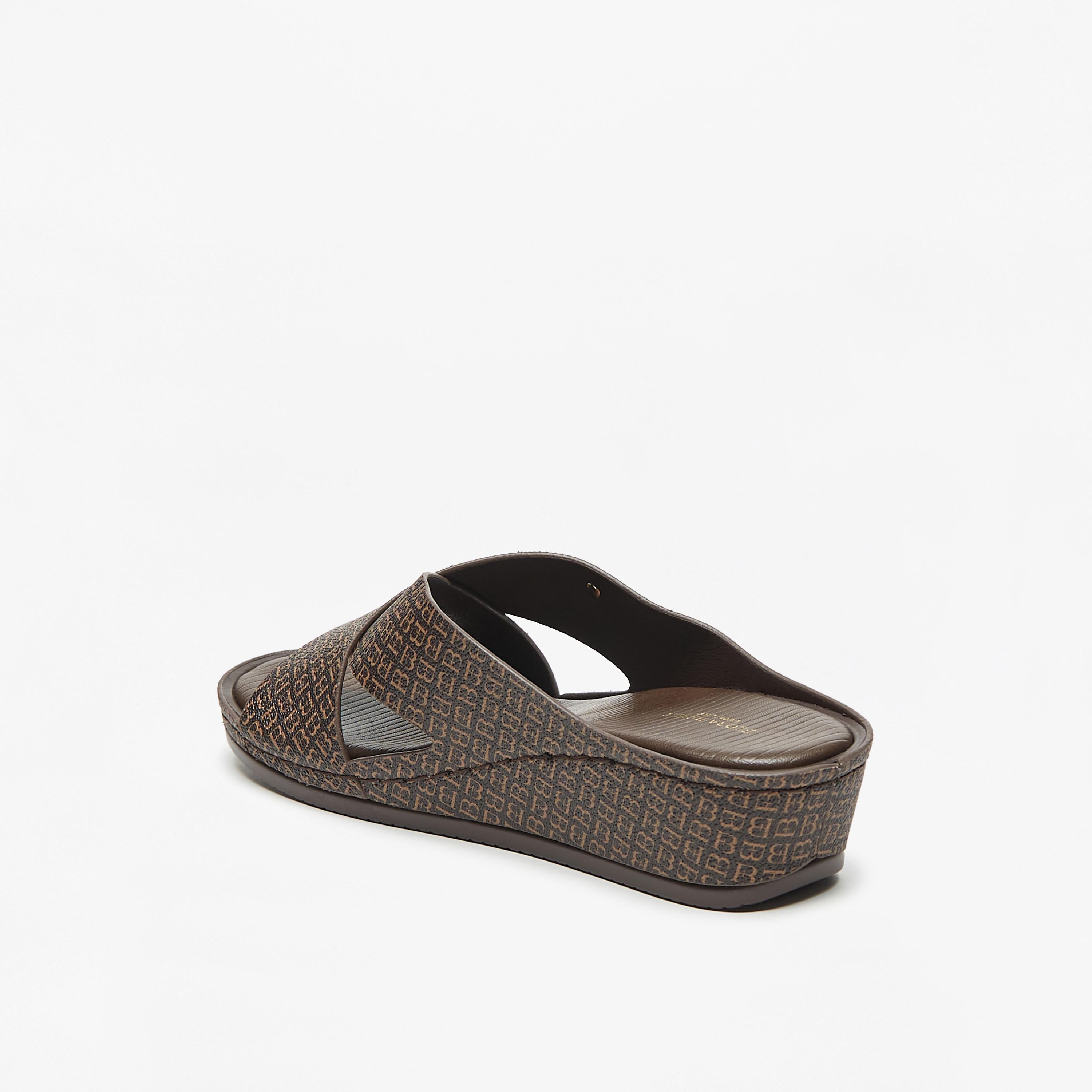 صندل سهل الارتداء بحزام متقاطع وكعب سميك وطبعات شعار من فلورا بيلا-women-shoes-sandals-heeled-image-2