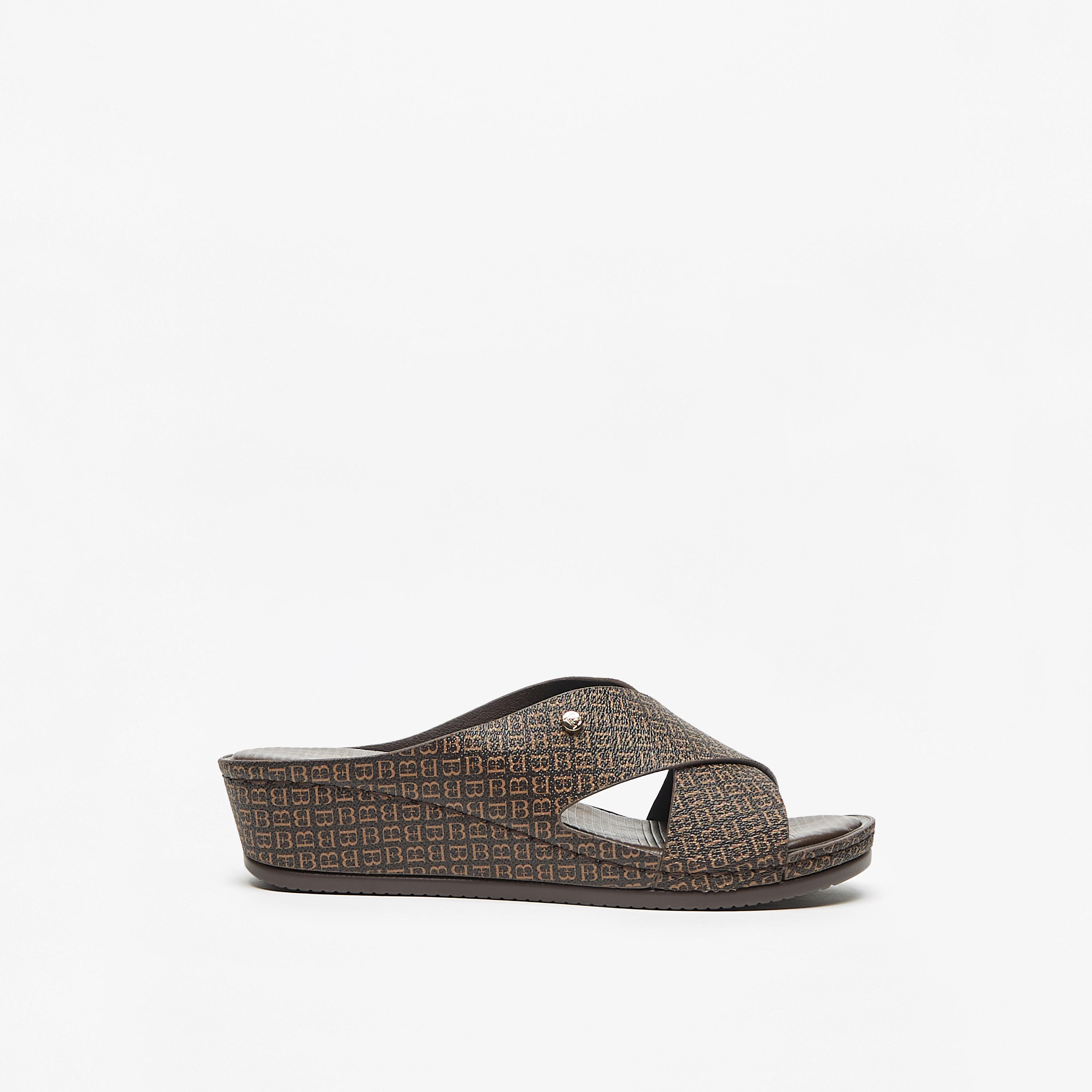 صندل سهل الارتداء بحزام متقاطع وكعب سميك وطبعات شعار من فلورا بيلا-women-shoes-sandals-heeled-image-3