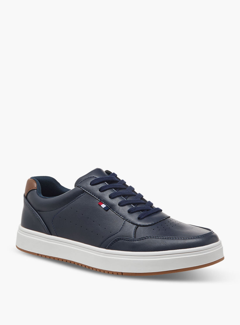 حذاء سنيكرز بألواح ورباط إغلاق من إل بي إل من شو إكسبريس-men-shoes-sneakers-image-2