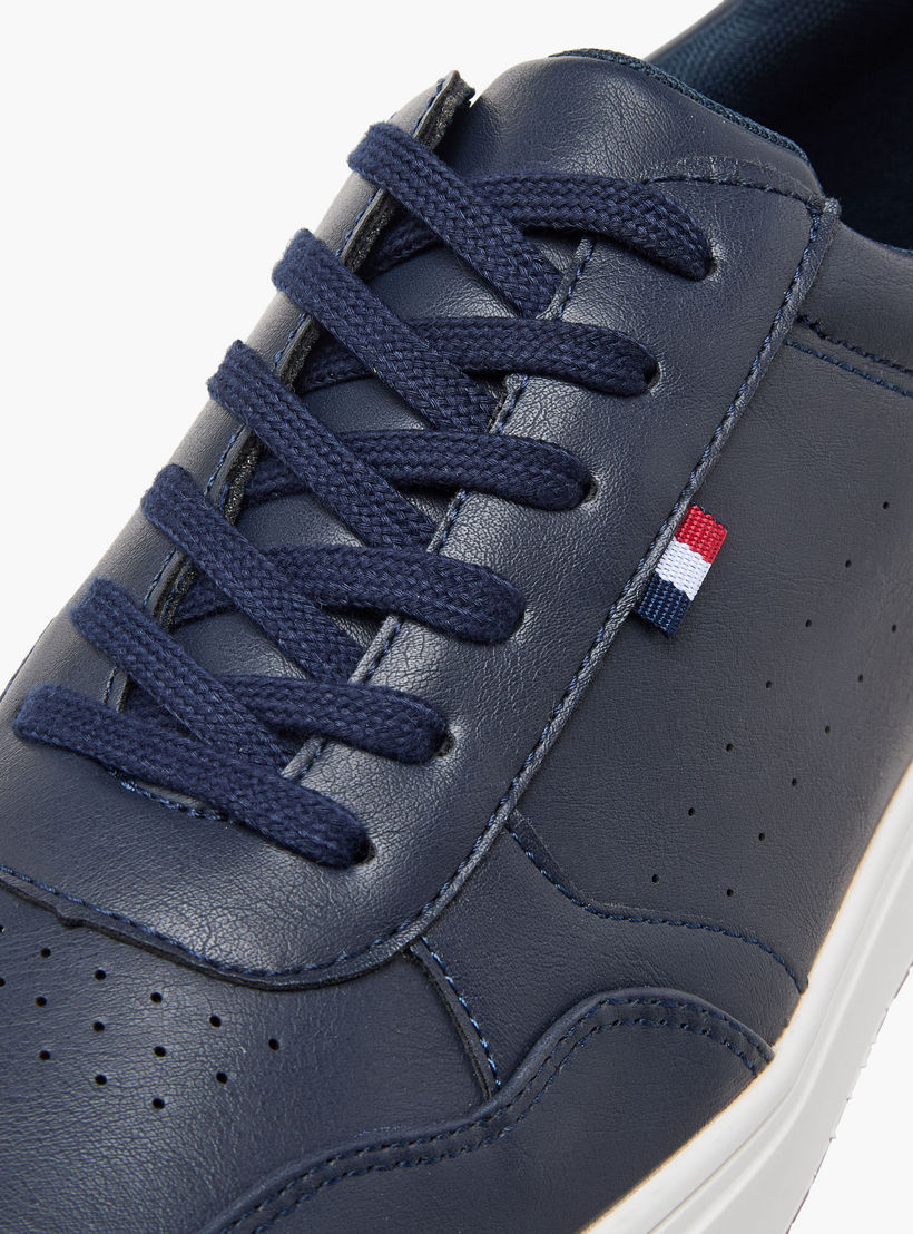 حذاء سنيكرز بألواح ورباط إغلاق من إل بي إل من شو إكسبريس-men-shoes-sneakers-image-4