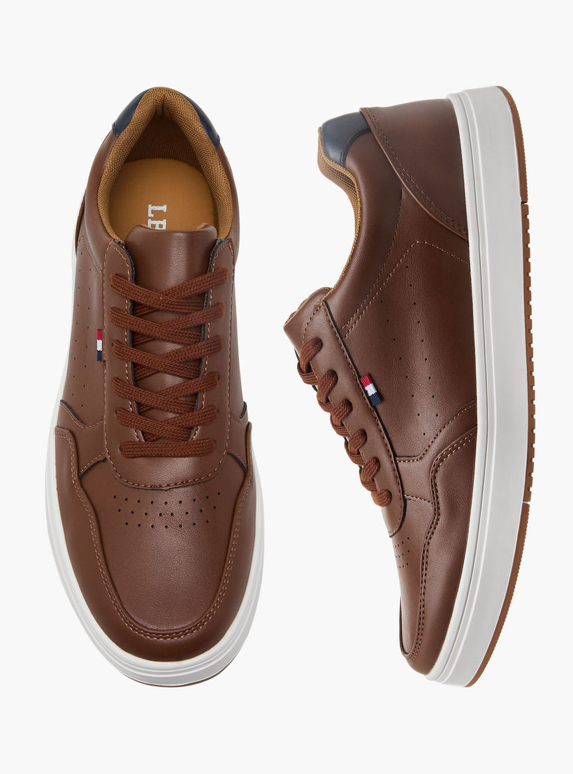 حذاء سنيكرز بألواح ورباط إغلاق من إل بي إل من شو إكسبريس-men-shoes-sneakers-image-1