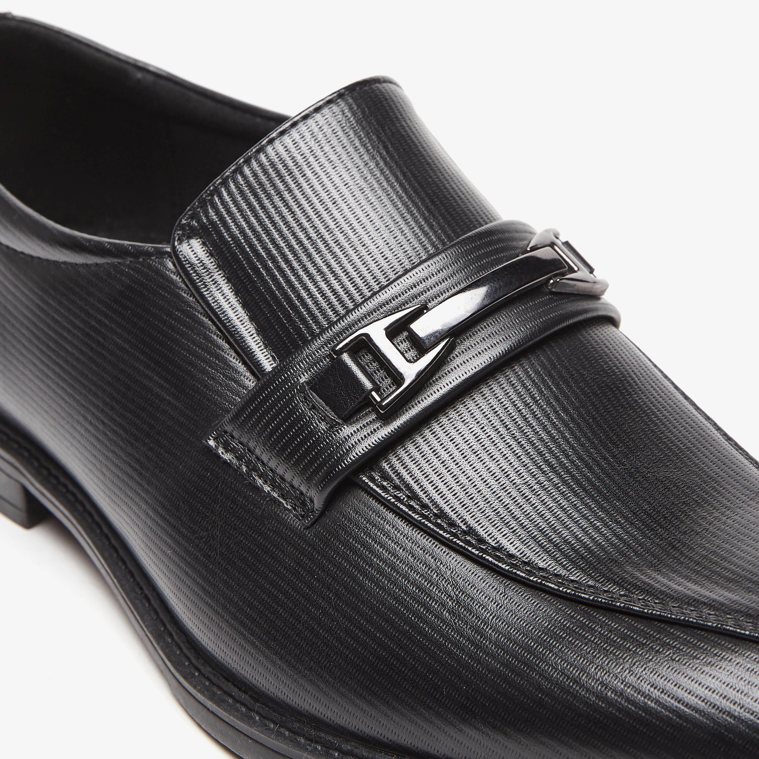 حذاء سهل الارتداء بارز الملمس بزينة ميتال من إل بي إل من شو إكسبريس-men-shoes-formalshoes-image-5