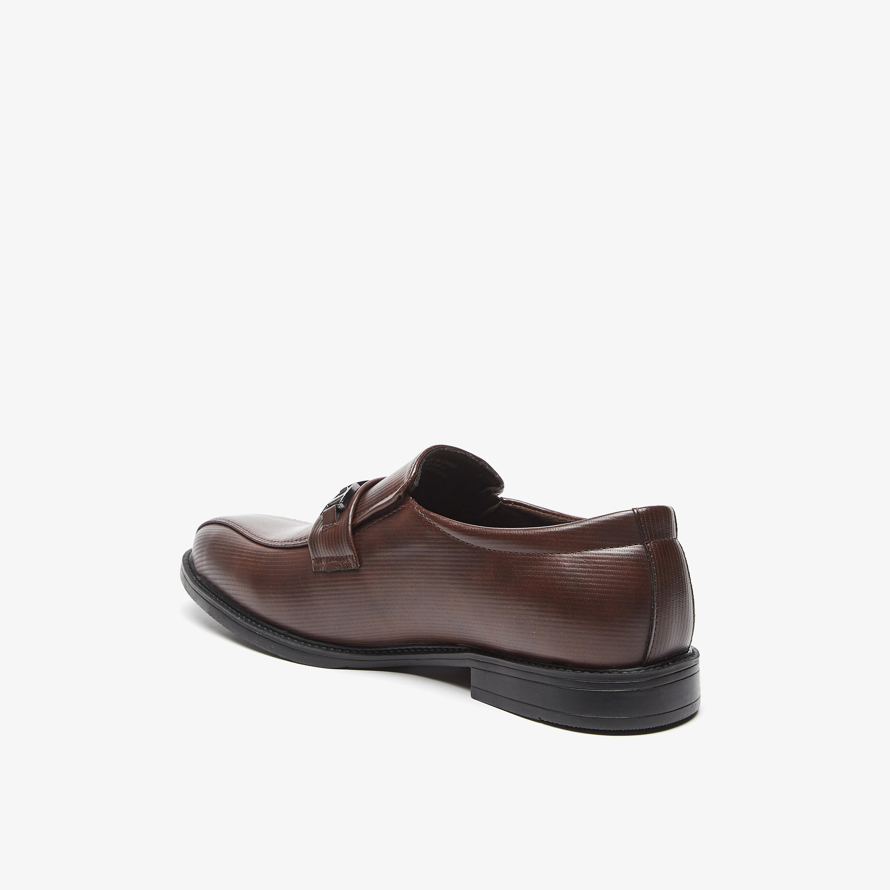 حذاء سهل الارتداء بارز الملمس بزينة ميتال من إل بي إل من شو إكسبريس-men-shoes-formalshoes-image-7