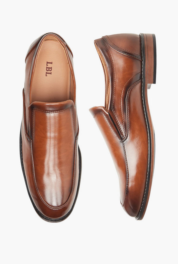 حذاء سادة سهل الارتداء من إل بي إل من شو إكسبرس-men-shoes-image-1