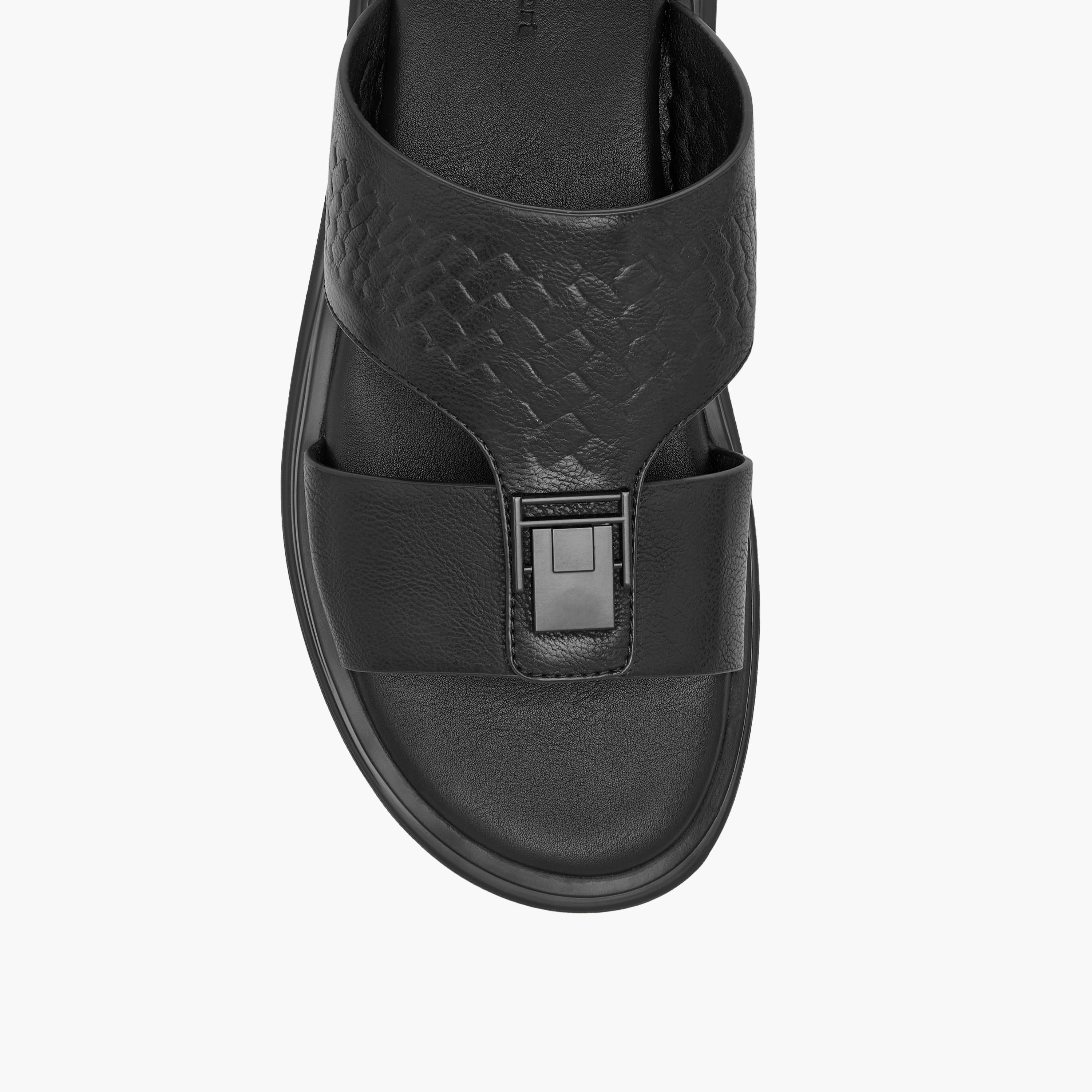 صندل عربي مريح سهل الارتداء بزينة معدنية من لو كونفورت-men-shoes-sandals-image-3