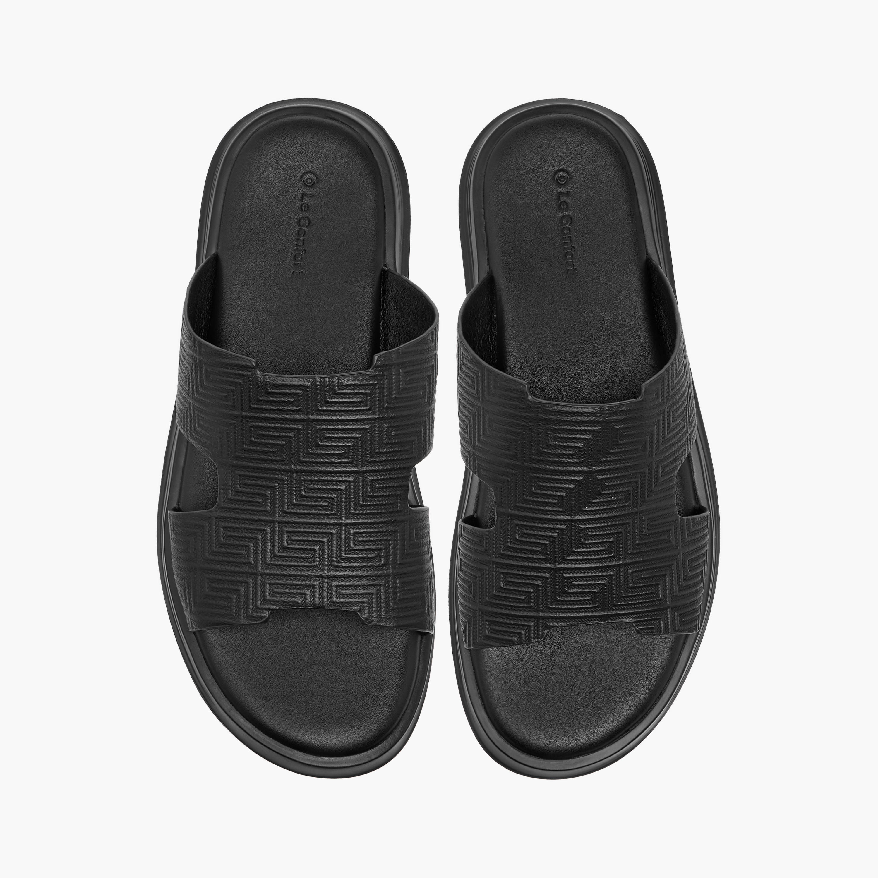 صندل عربي مريح سهل الارتداء بتفاصيل مفرغة من لو كونفورت-men-shoes-sandals-image-1