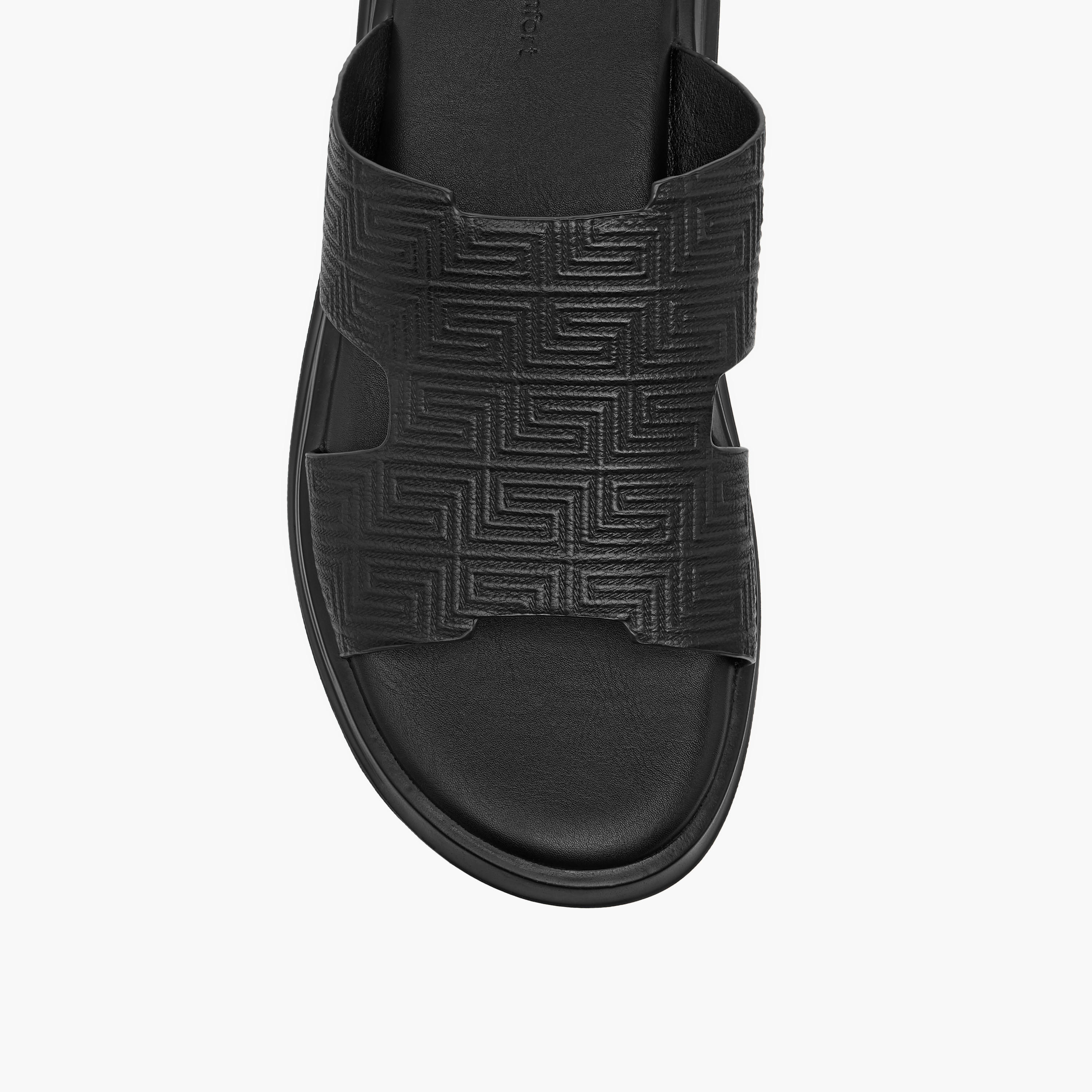 صندل عربي مريح سهل الارتداء بتفاصيل مفرغة من لو كونفورت-men-shoes-sandals-image-3