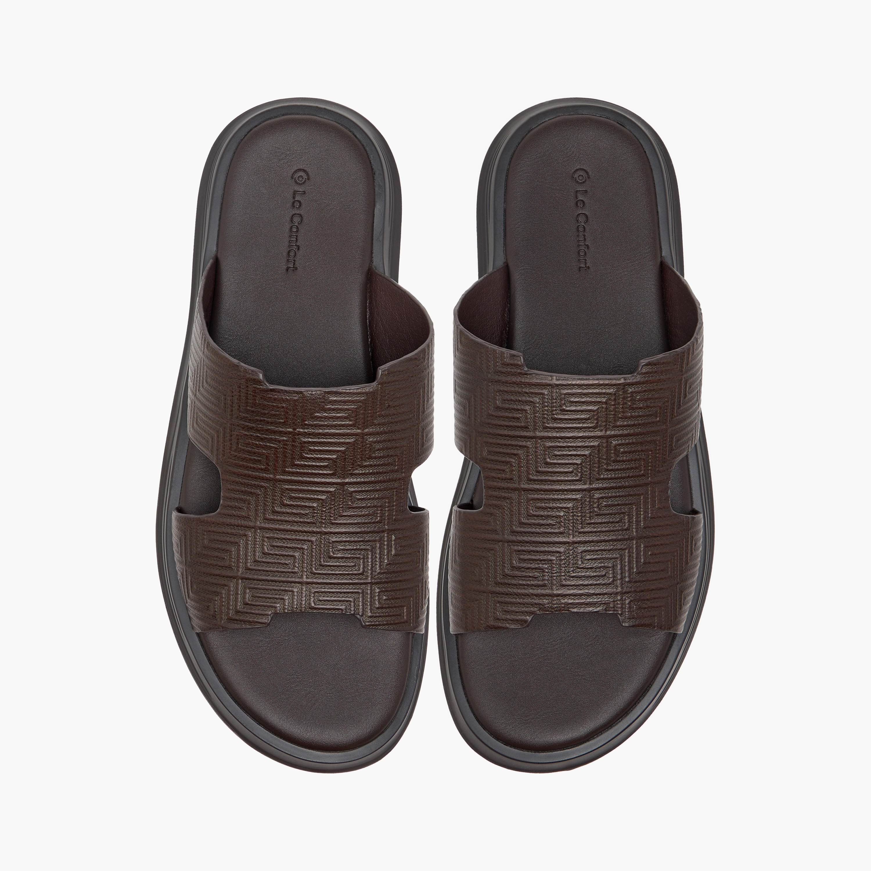 صندل عربي مريح سهل الارتداء بتفاصيل مفرغة من لو كونفورت-men-shoes-sandals-image-1