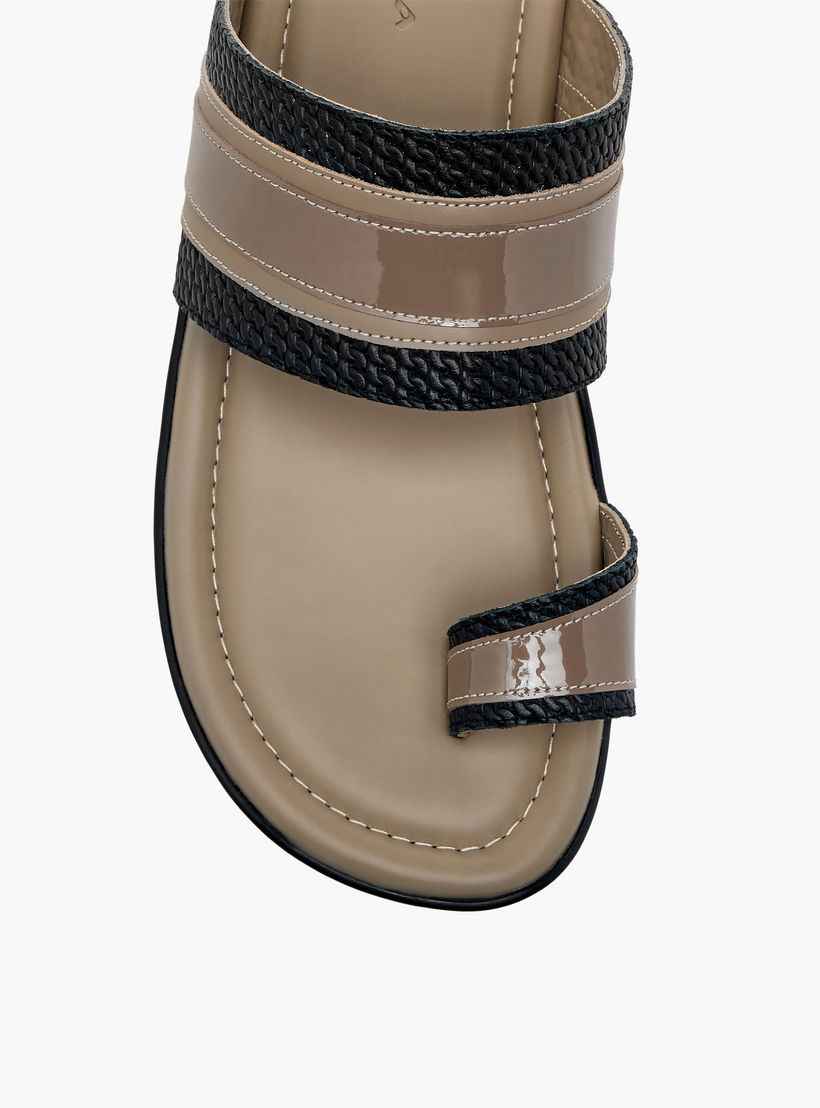 Al Waha Textured Textured Slip-On Arabic Sandals with Toe Loop Detail-men-shoes-sandals-image-3