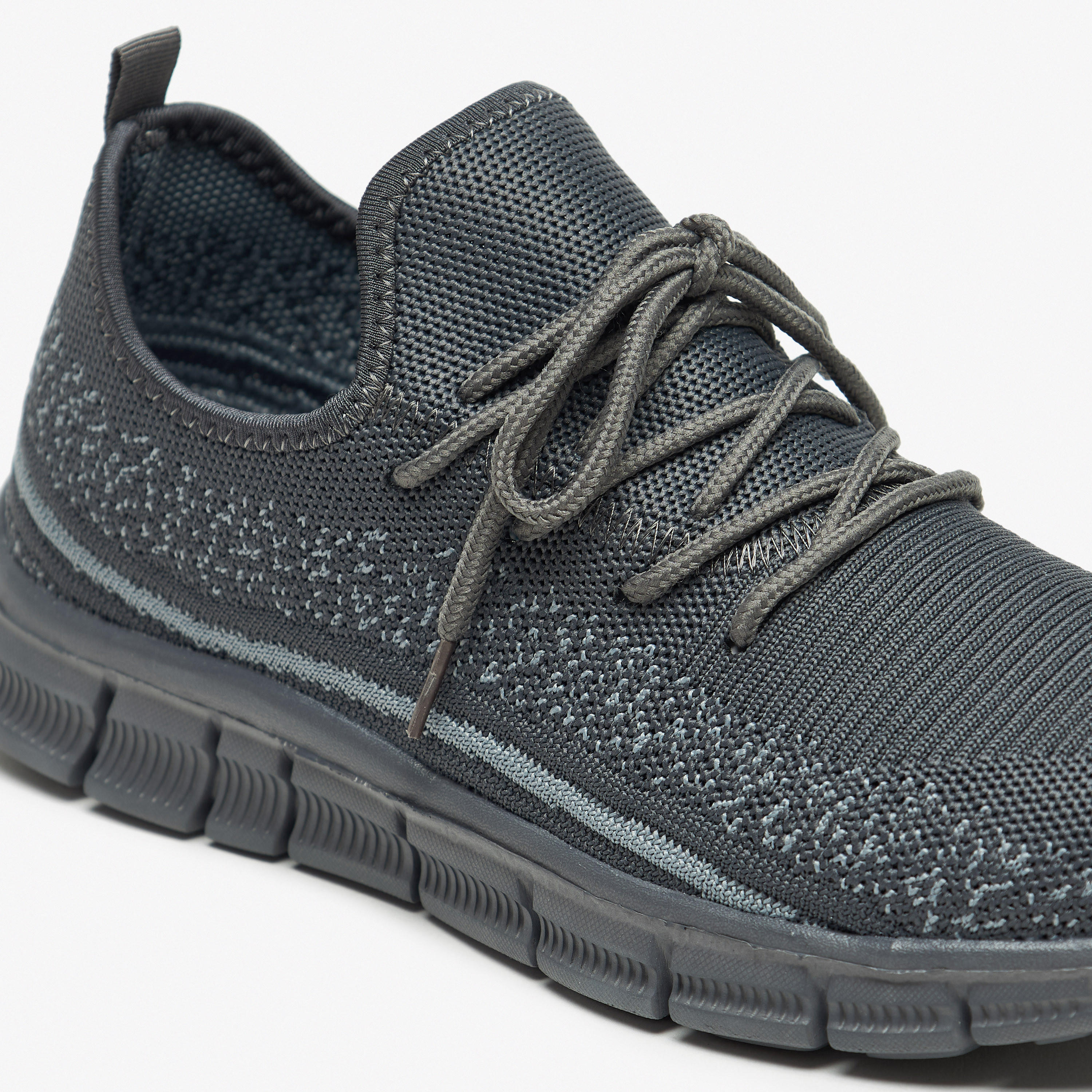 حذاء بارز الملمس برباط إغلاق من أوكلان من شو إكسبريس-sports-men-shoes-image-5