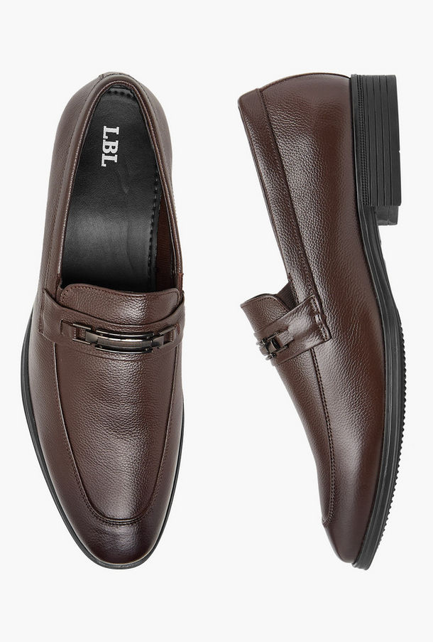 حذاء سهل الارتداء بزينة معدنية من أل بي أل من شو إكسبريس-men-shoes-image-1