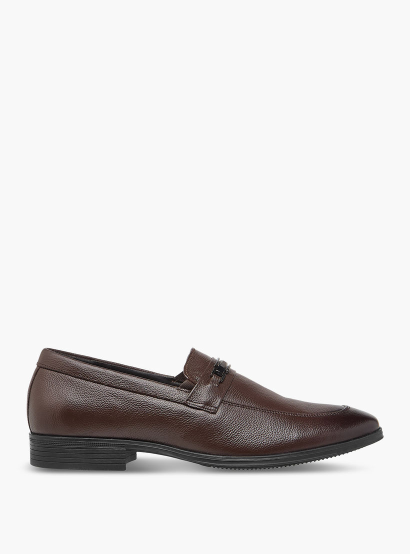 حذاء سهل الارتداء بزينة معدنية من أل بي أل من شو إكسبريس-men-shoes-formalshoes-image-3