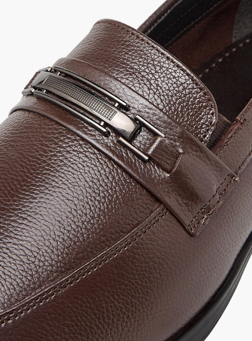 حذاء سهل الارتداء بزينة معدنية من أل بي أل من شو إكسبريس-men-shoes-formalshoes-image-4