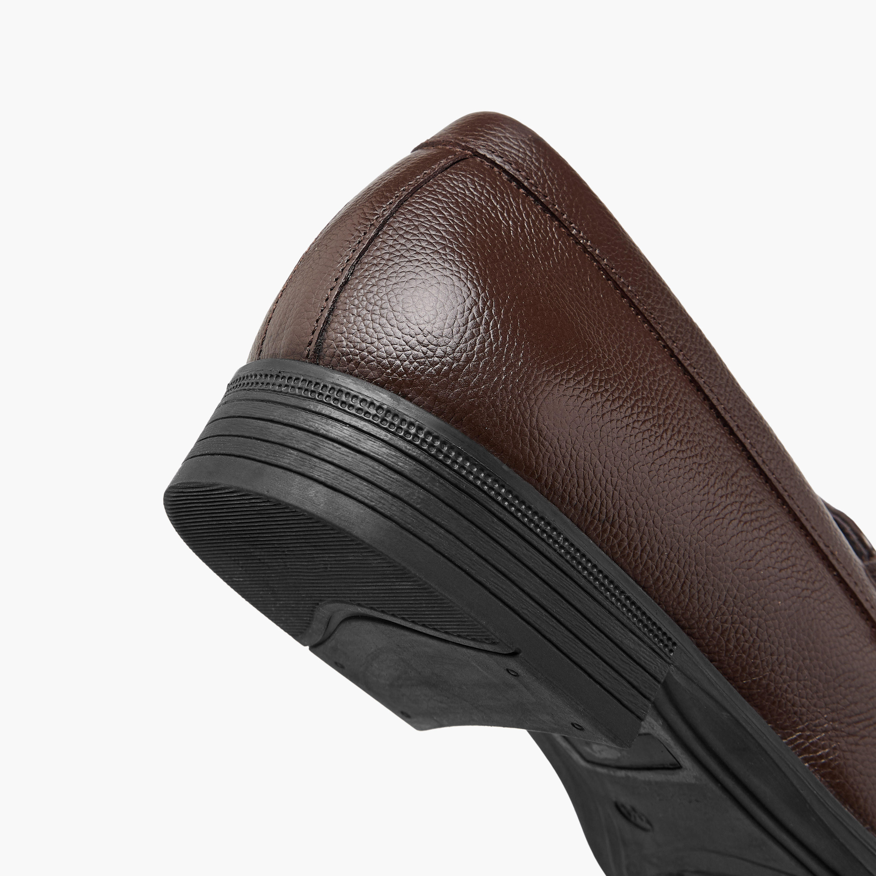 حذاء سهل الارتداء بزينة معدنية من أل بي أل من شو إكسبريس-men-shoes-formalshoes-image-5