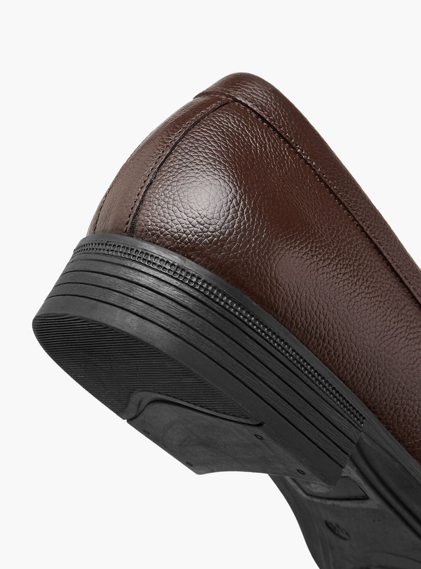 حذاء سهل الارتداء بزينة معدنية من أل بي أل من شو إكسبريس-men-shoes-formalshoes-image-5