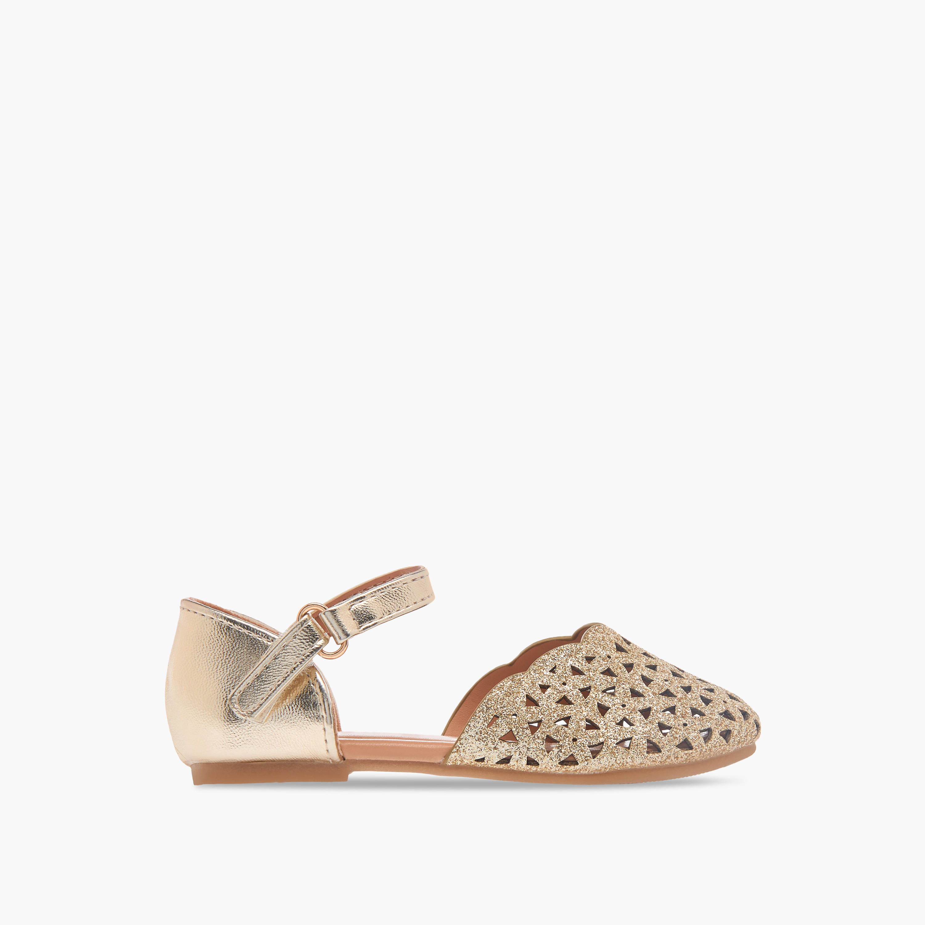 حذاء باليرينا بتفاصيل مفرغة وبشريط إغلاق لاصق من فلورا بيلا-girls-shoes-sandals-image-2