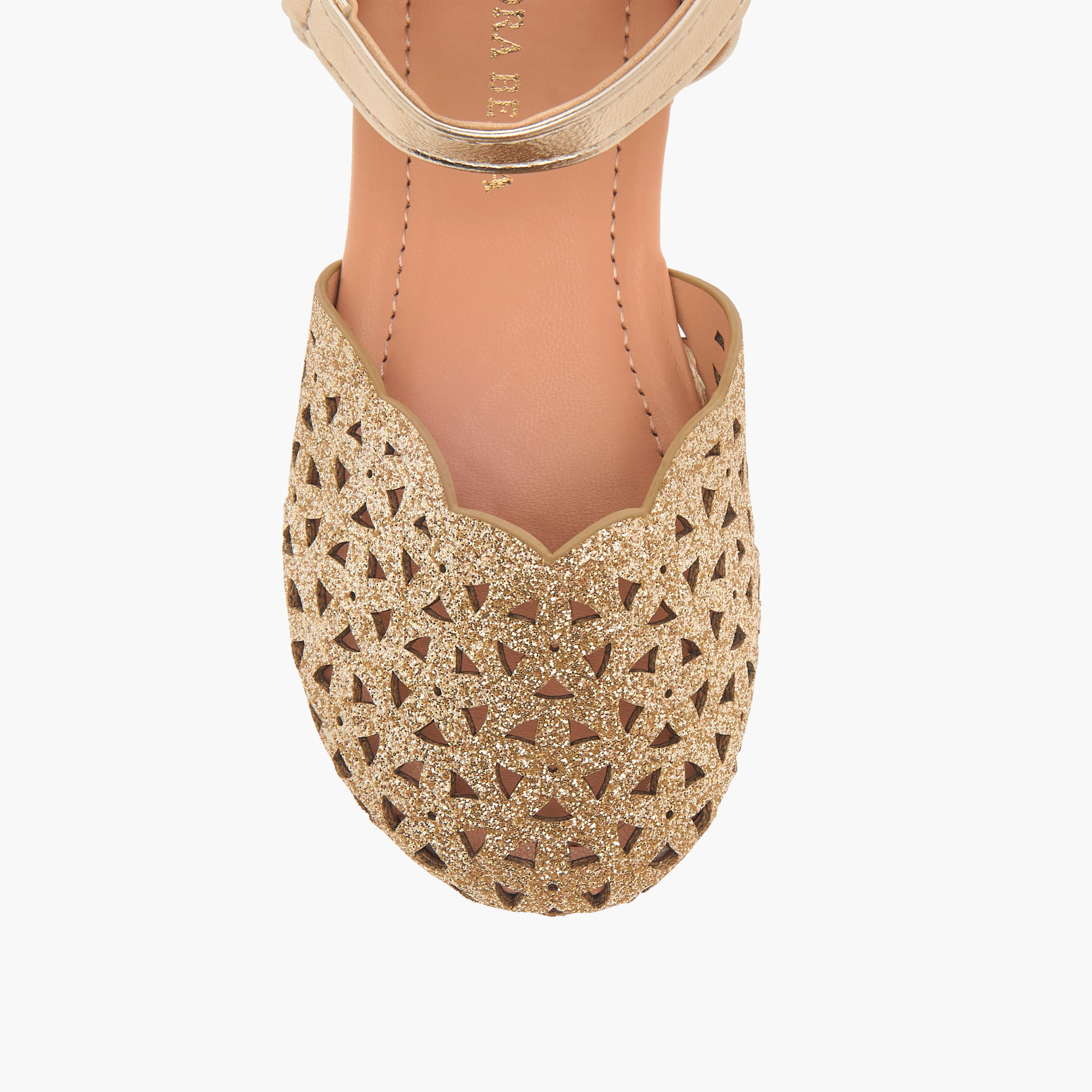 حذاء باليرينا بتفاصيل مفرغة وبشريط إغلاق لاصق من فلورا بيلا-girls-shoes-sandals-image-3