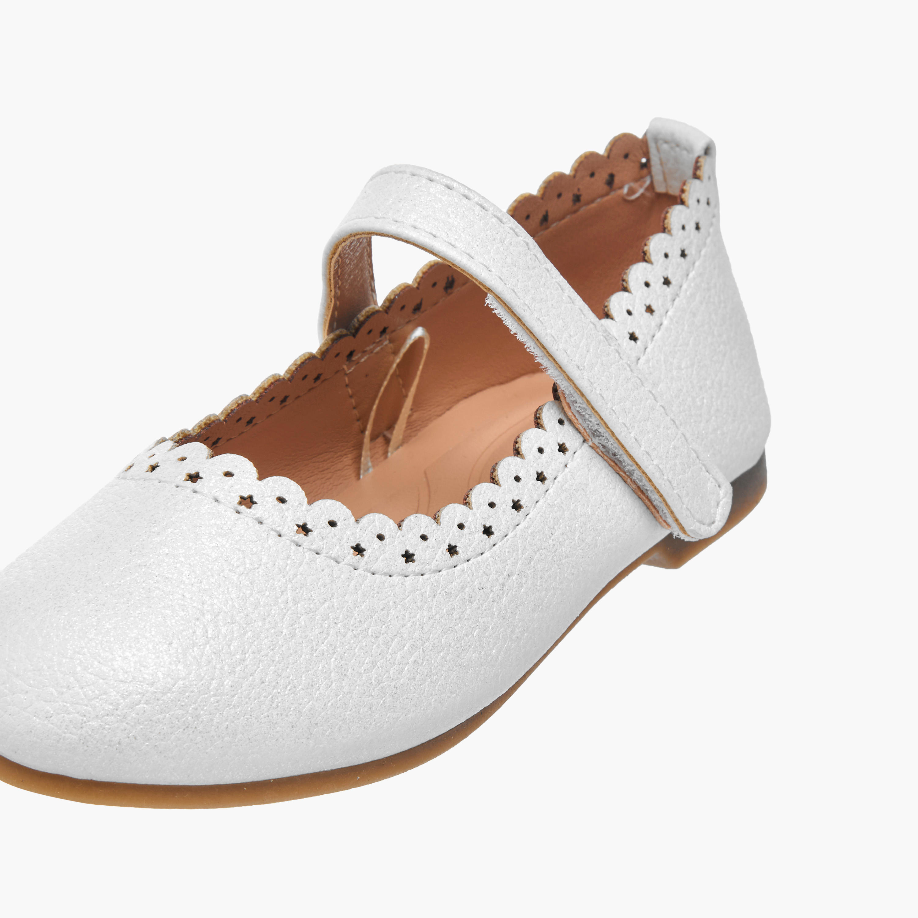 حذاء باليرينا مفرّغ بالليزر بشريط إغلاق لاصق من جونيورز-girls-shoes-maryjanes-image-6