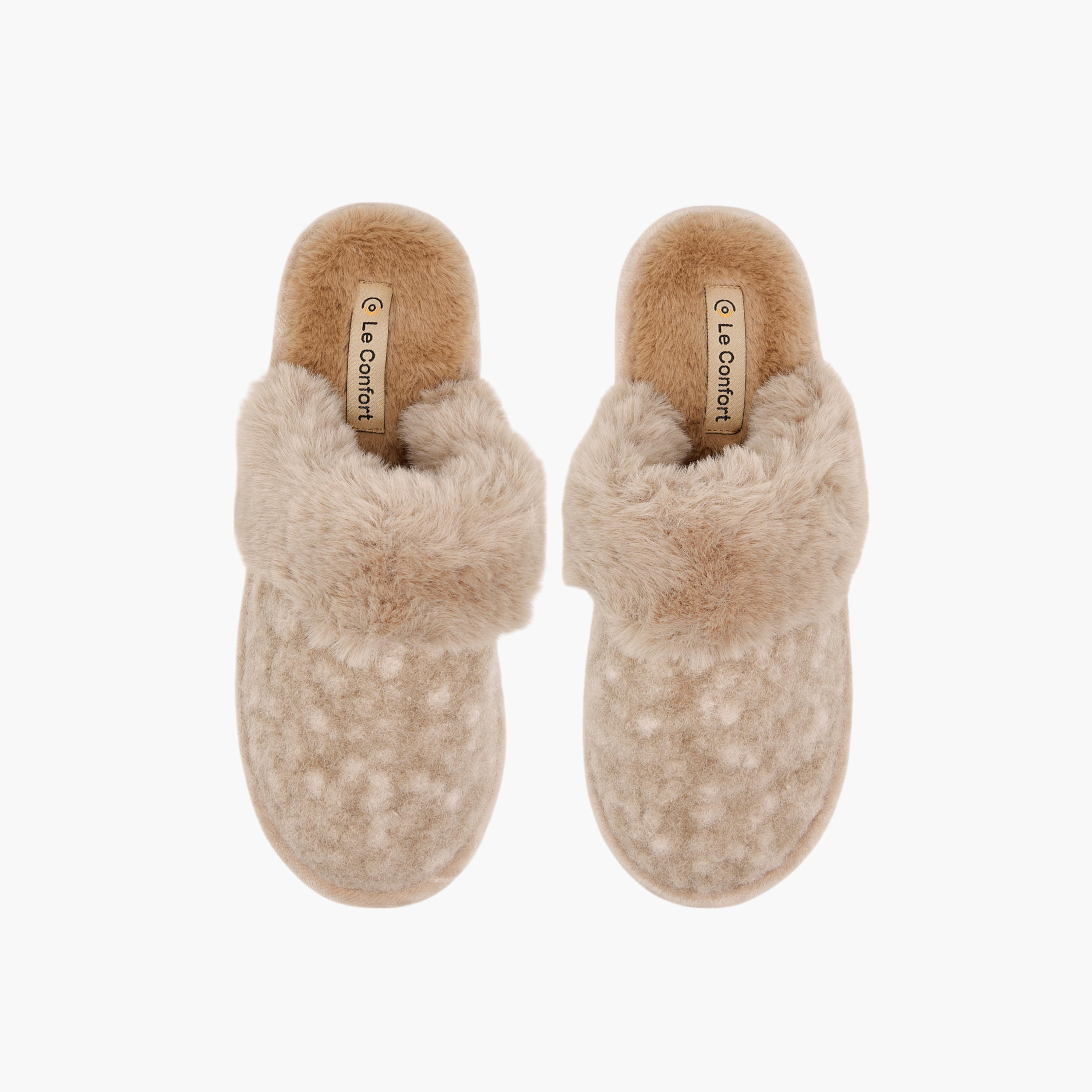 شبشب غرفة نوم فرو صناعي بمقدمة مغلقة من لو كونفورت-women-shoes-bedroomslippers-image-1