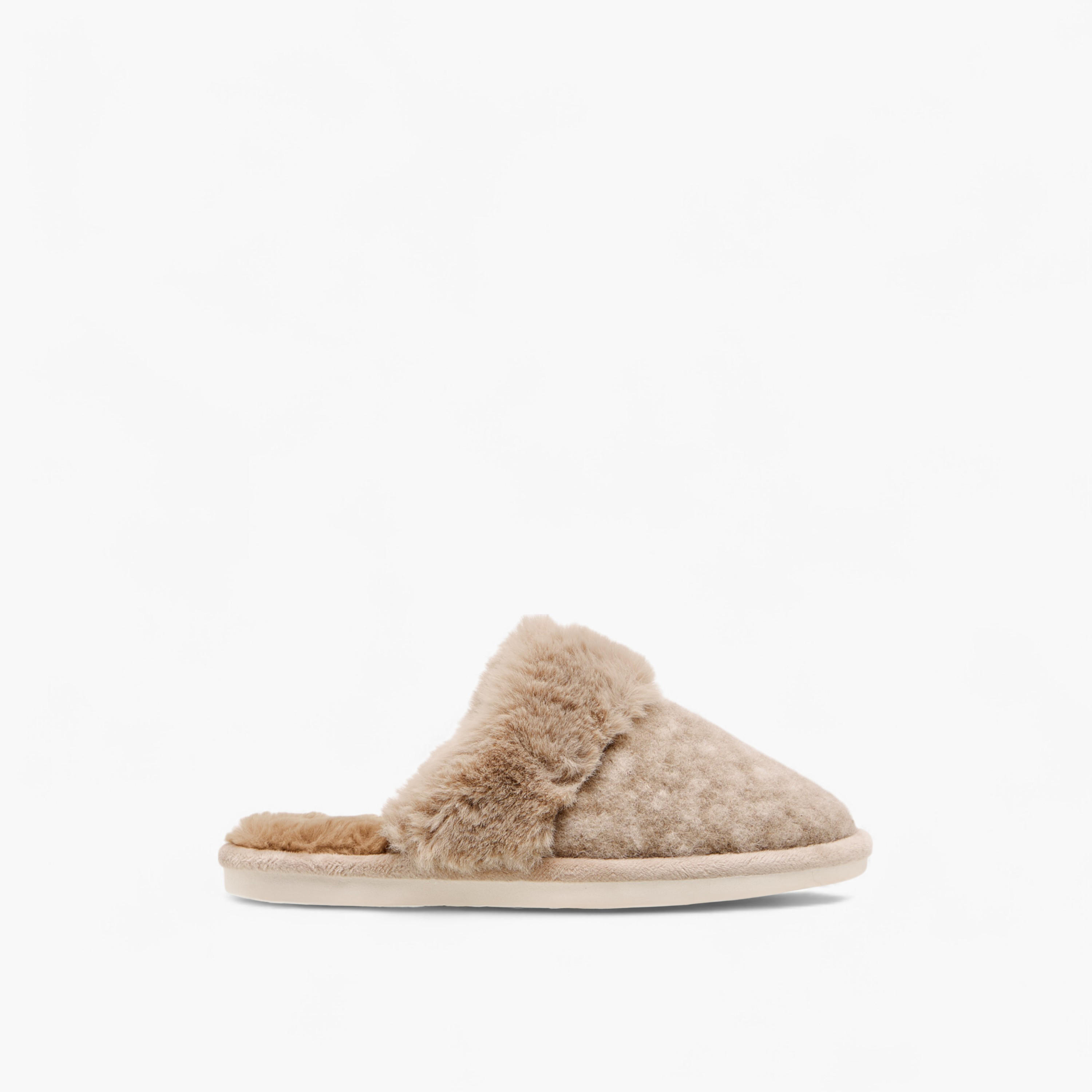 شبشب غرفة نوم فرو صناعي بمقدمة مغلقة من لو كونفورت-women-shoes-bedroomslippers-image-2