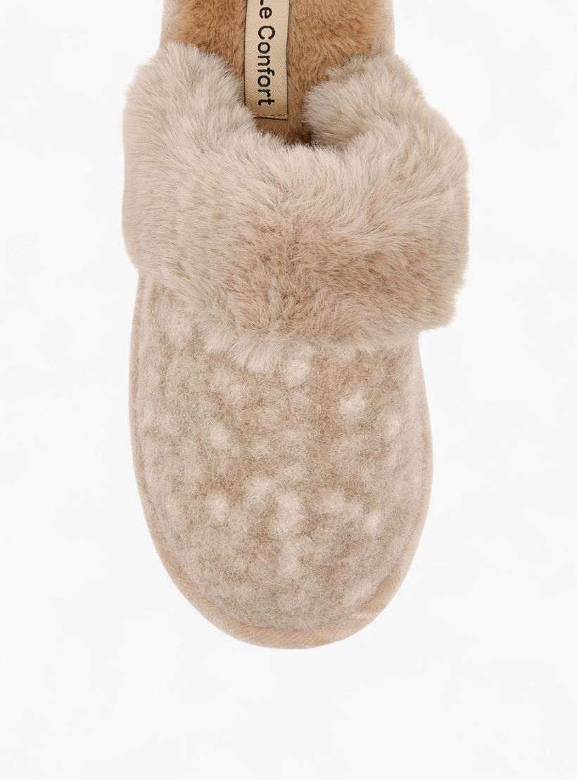 شبشب غرفة نوم فرو صناعي بمقدمة مغلقة من لو كونفورت-women-shoes-bedroomslippers-image-3