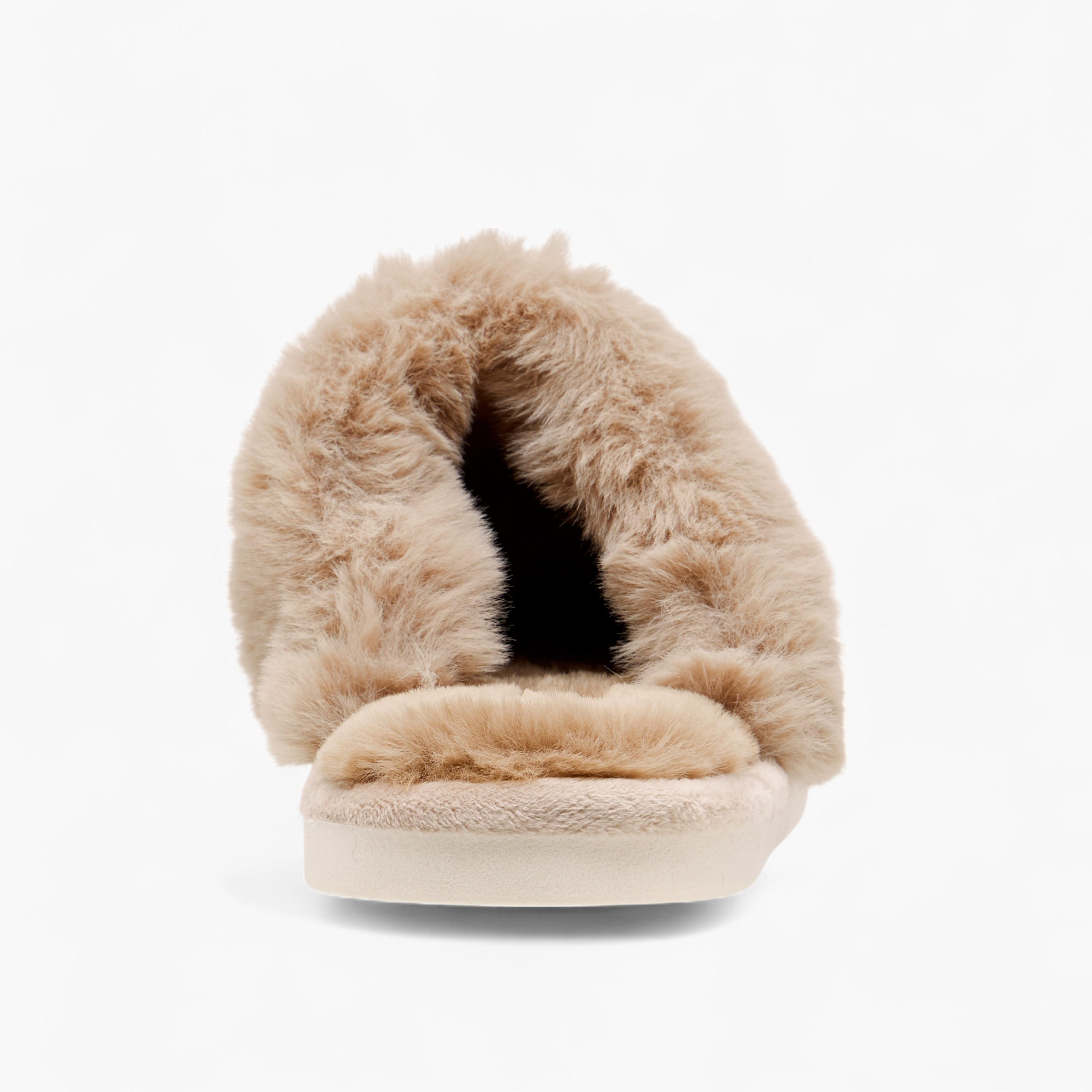 شبشب غرفة نوم فرو صناعي بمقدمة مغلقة من لو كونفورت-women-shoes-bedroomslippers-image-4
