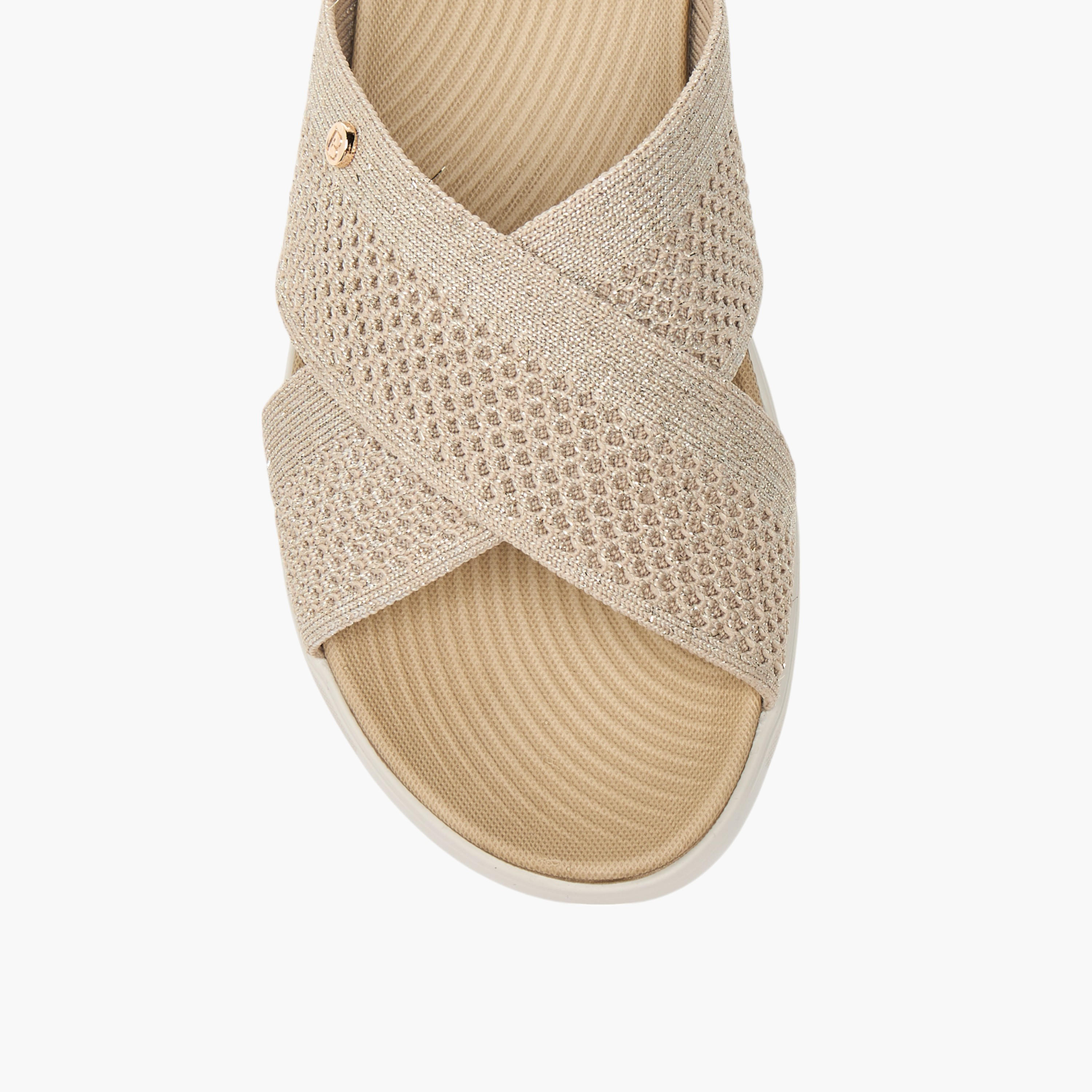 صندل مريح سهل الارتداء بارز الملمس بأحزمة متقاطعة من فلورا بيلا-women-shoes-sandals-heeled-image-4