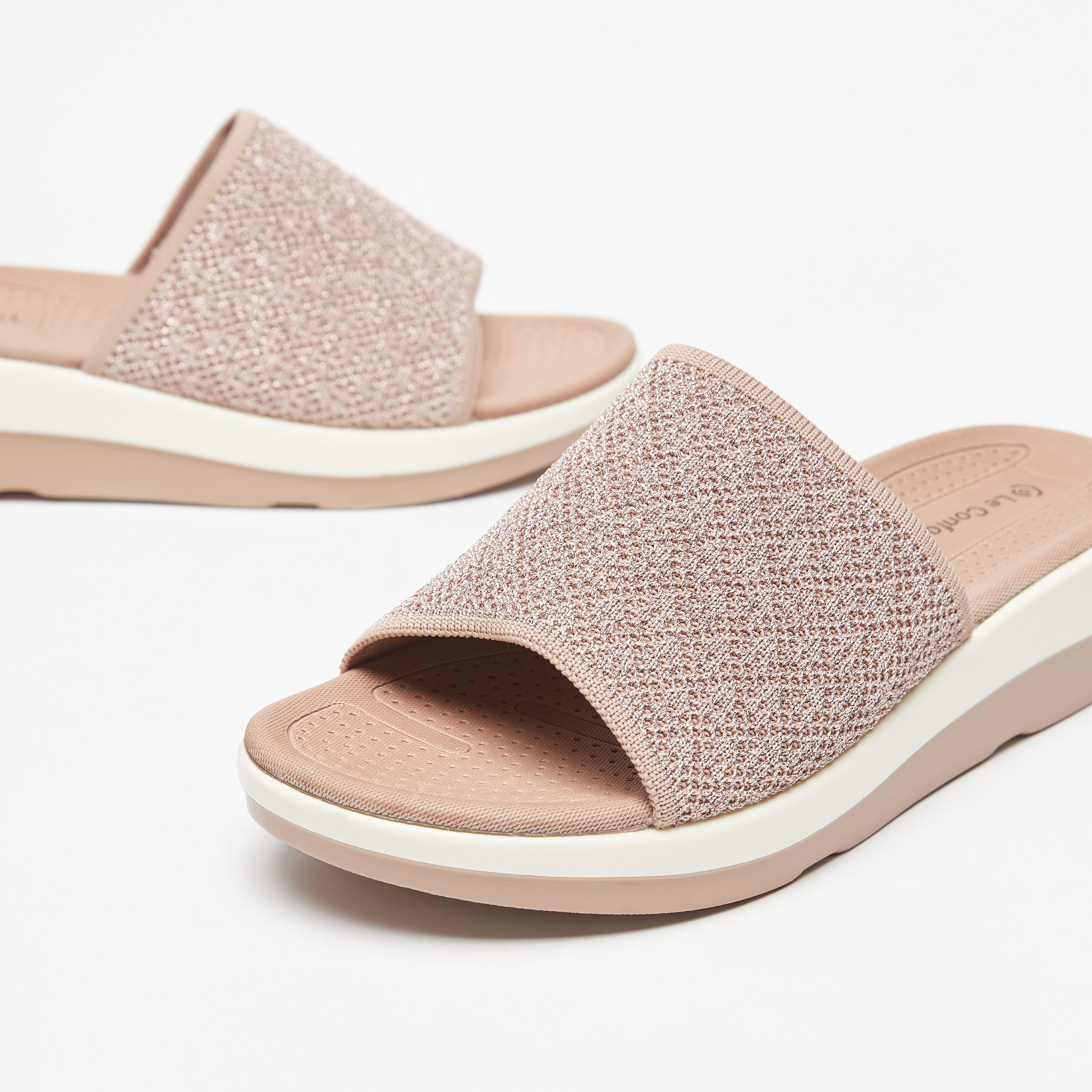 صندل بارز الملمس وسهل الارتداء من لو كونفورت-women-shoes-flats-sandals-image-12