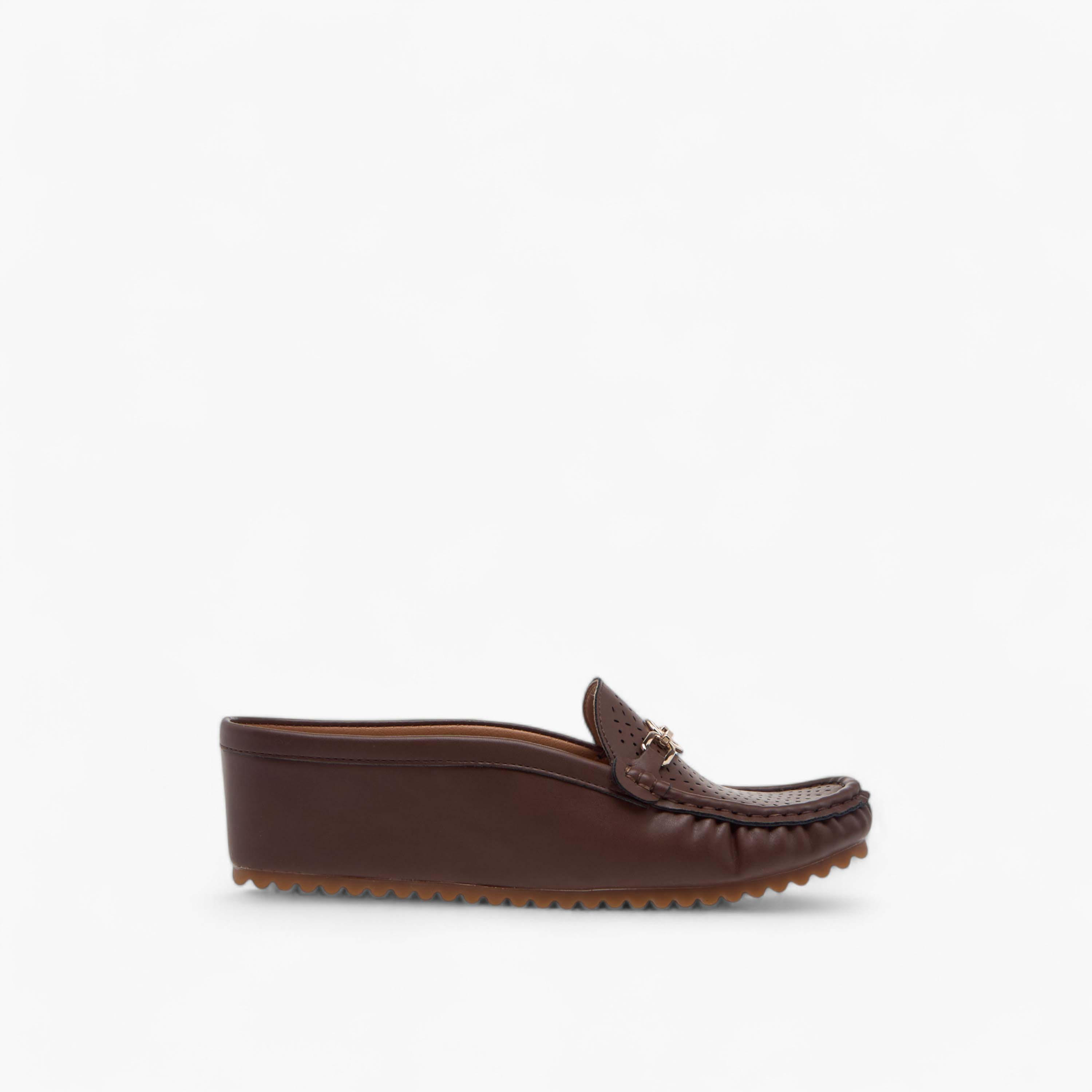 حذاء ميول مسطح مريح سهل الارتداء بزينة معدن من لو كونفورت-women-shoes-heels-image-9