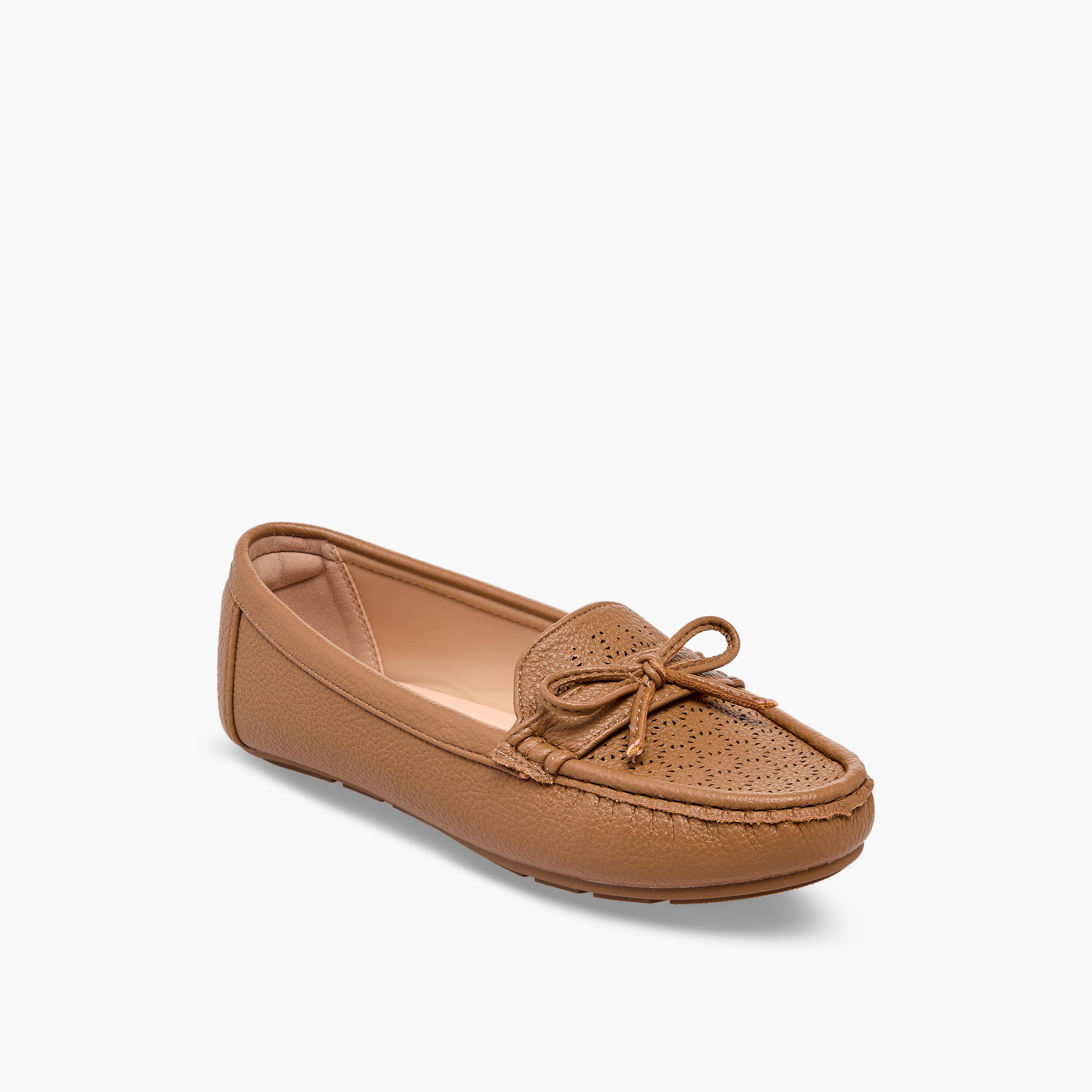 حذاء موكاسين نسائي مريح بتفاصيل مفرغة راقية من لو كونفورت-women-shoes-loafersandmoccasins-image-2