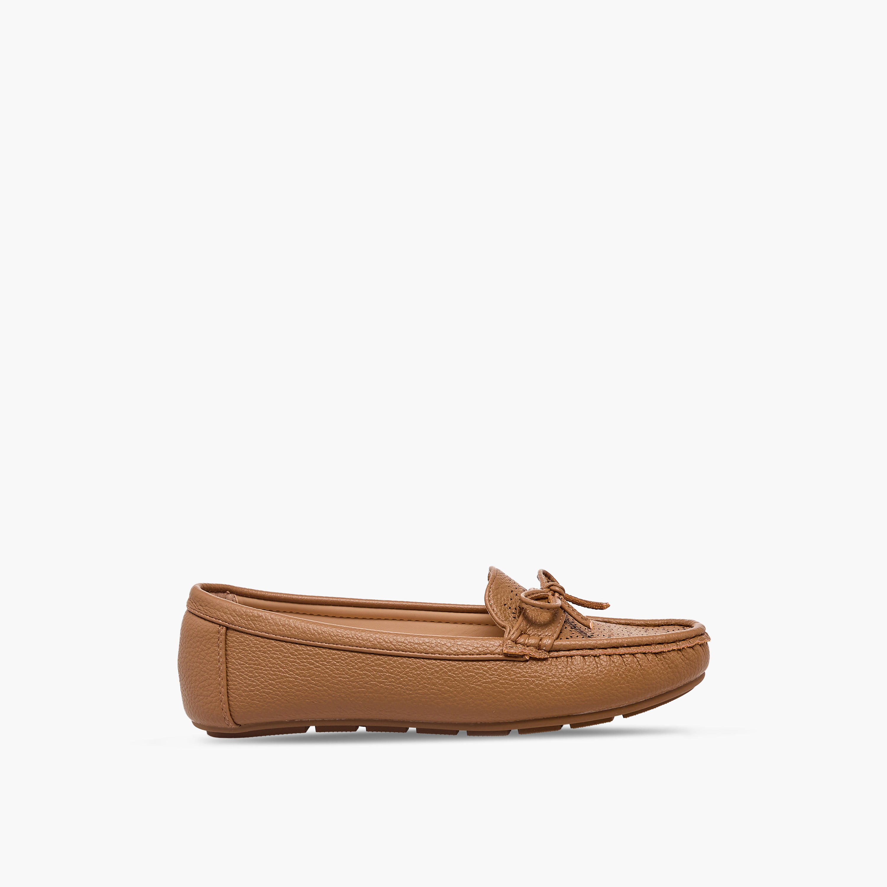 حذاء موكاسين نسائي مريح بتفاصيل مفرغة راقية من لو كونفورت-women-shoes-loafersandmoccasins-image-3