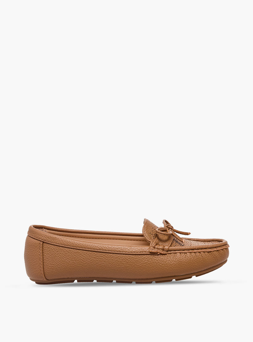 حذاء موكاسين نسائي مريح بتفاصيل مفرغة راقية من لو كونفورت-women-shoes-loafersandmoccasins-image-3