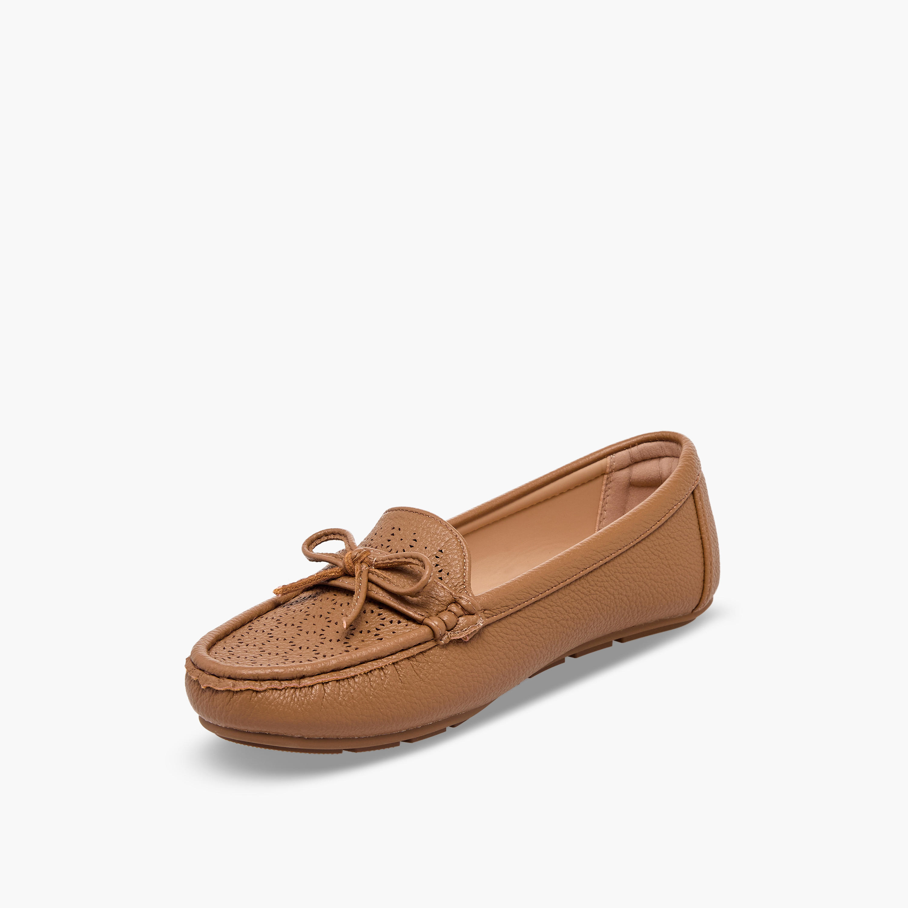 حذاء موكاسين نسائي مريح بتفاصيل مفرغة راقية من لو كونفورت-women-shoes-loafersandmoccasins-image-4