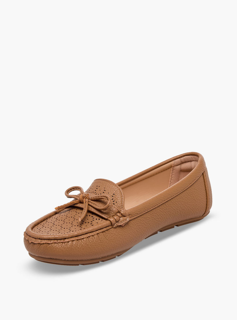 حذاء موكاسين نسائي مريح بتفاصيل مفرغة راقية من لو كونفورت-women-shoes-loafersandmoccasins-image-4