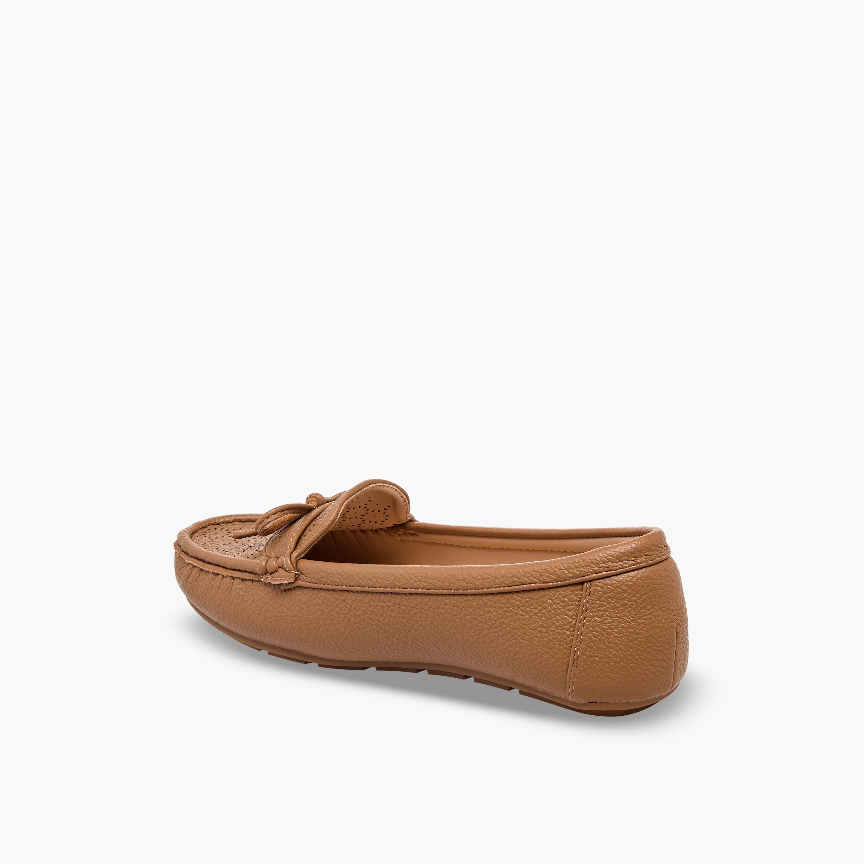 حذاء موكاسين نسائي مريح بتفاصيل مفرغة راقية من لو كونفورت-women-shoes-loafersandmoccasins-image-5