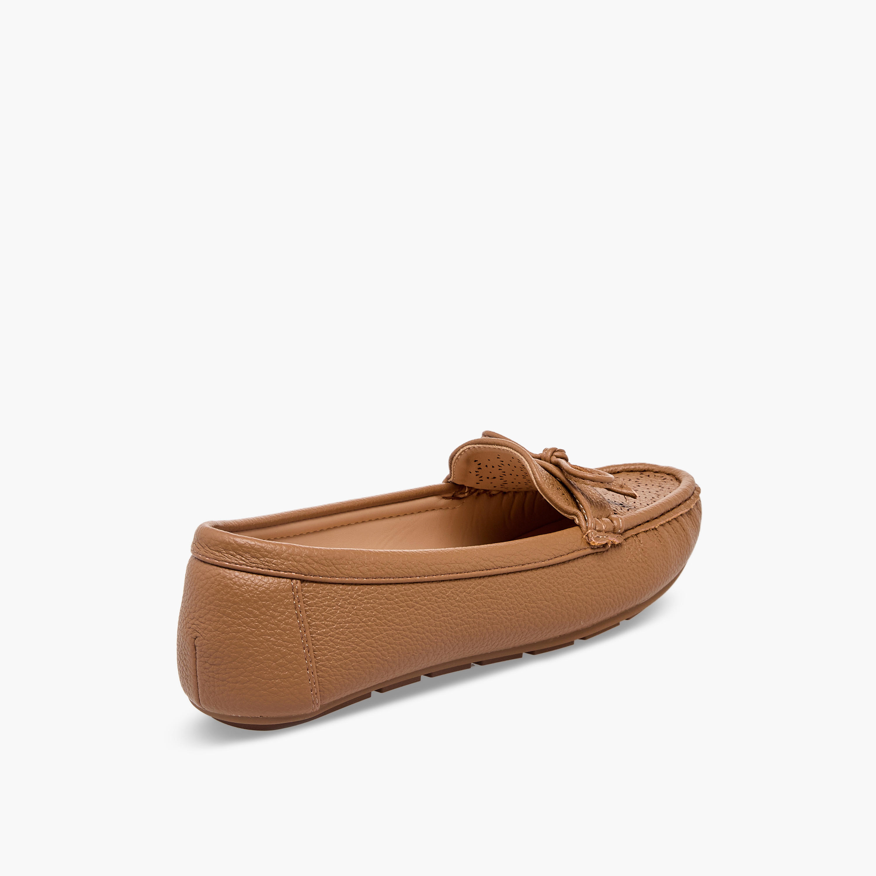 حذاء موكاسين نسائي مريح بتفاصيل مفرغة راقية من لو كونفورت-women-shoes-loafersandmoccasins-image-6