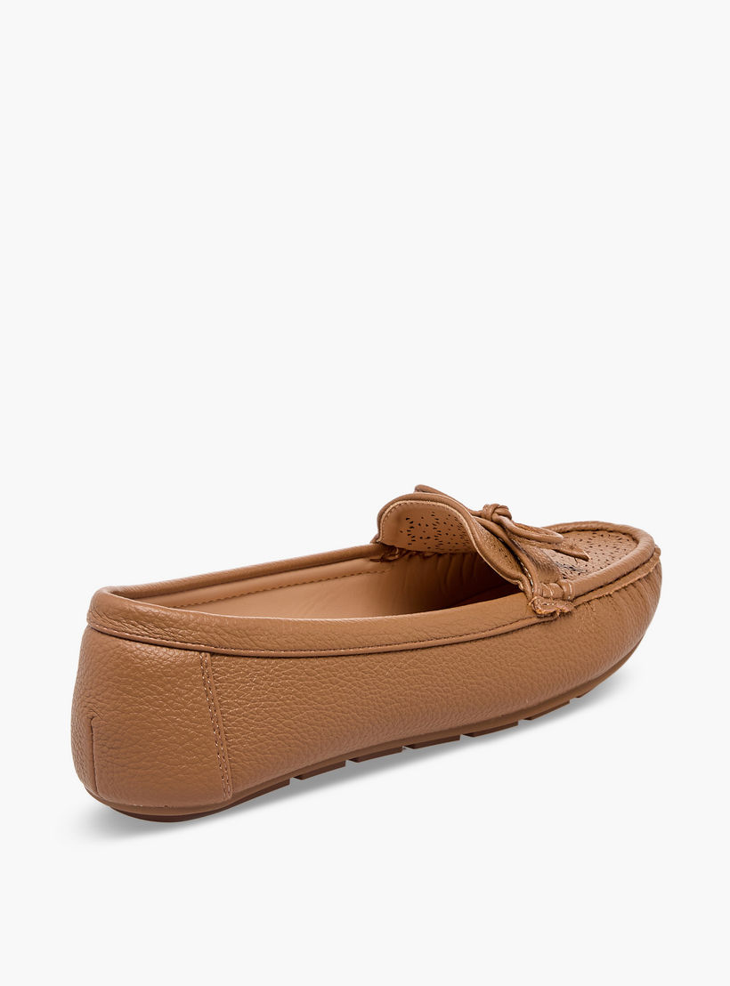 حذاء موكاسين نسائي مريح بتفاصيل مفرغة راقية من لو كونفورت-women-shoes-loafersandmoccasins-image-6