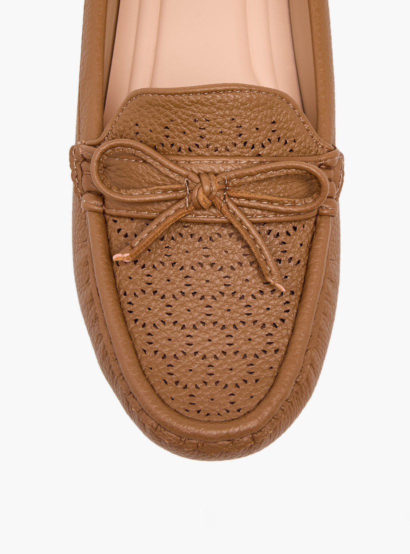 حذاء موكاسين نسائي مريح بتفاصيل مفرغة راقية من لو كونفورت-women-shoes-loafersandmoccasins-image-7