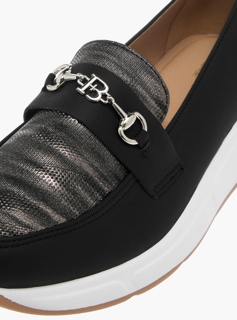 حذاء مريح بارز الملمس بكعب ويدج وزينة معدنية من فلورا بيلا-women-shoes-loafersandmoccasins-image-4