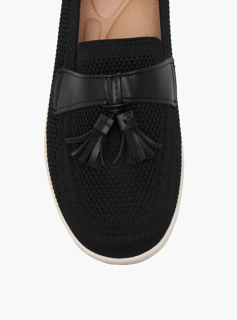 لوفر سهل الارتداء بتفاصيل شراشيب من فلورا بيلا-women-shoes-loafersandmoccasins-image-4