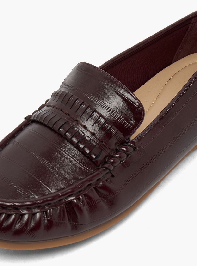 حذاء سهل الارتداء بتفاصيل شراشيب للنساء من فلورا بيلا-women-shoes-flats-moccasins-image-8