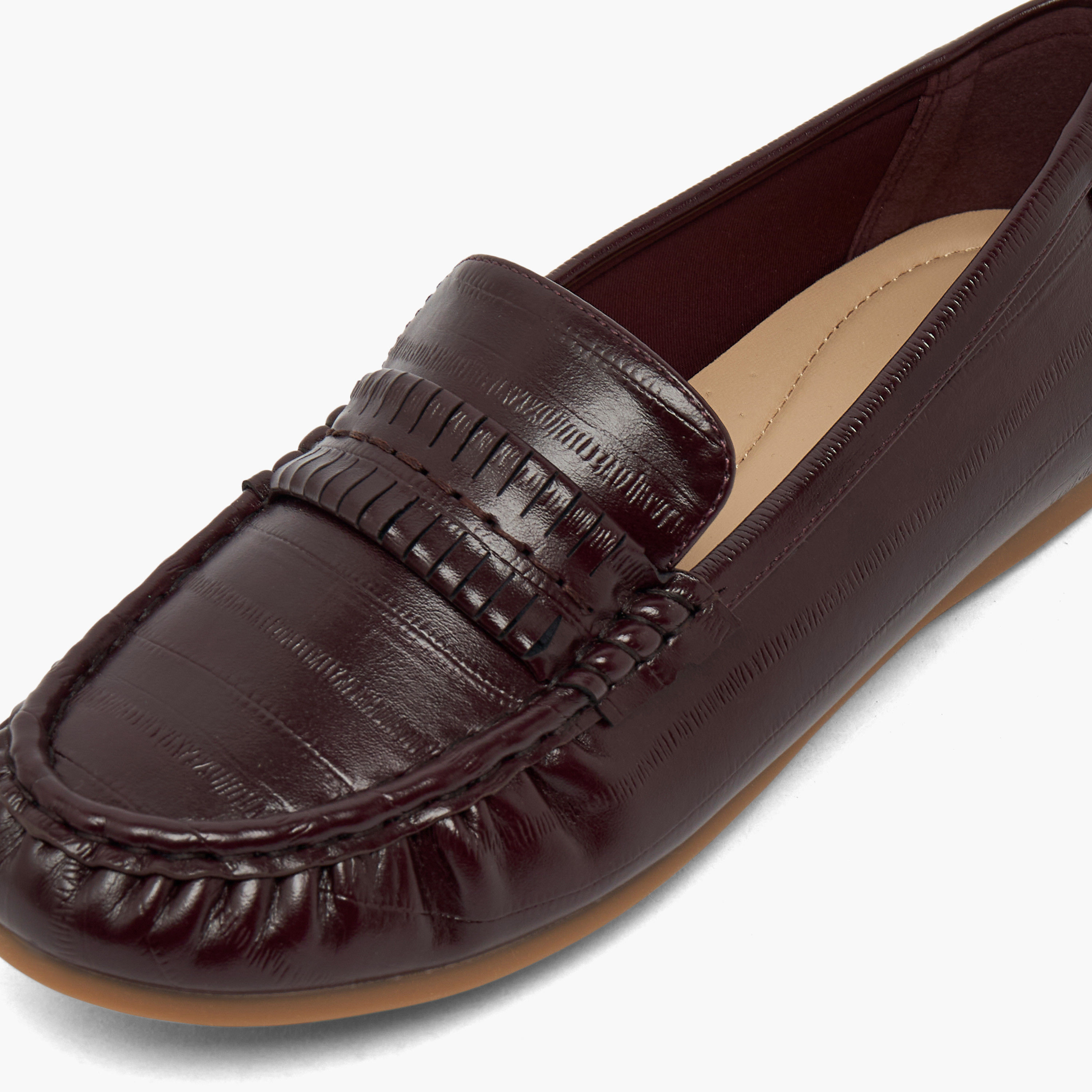 حذاء سهل الارتداء بتفاصيل شراشيب للنساء من فلورا بيلا-women-shoes-flats-moccasins-image-16