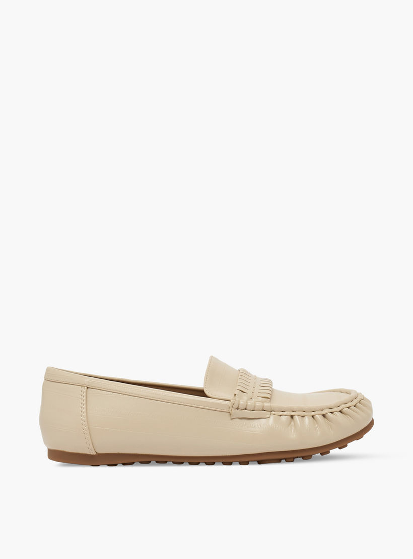 حذاء سهل الارتداء بتفاصيل شراشيب للنساء من فلورا بيلا-women-shoes-flats-moccasins-image-3