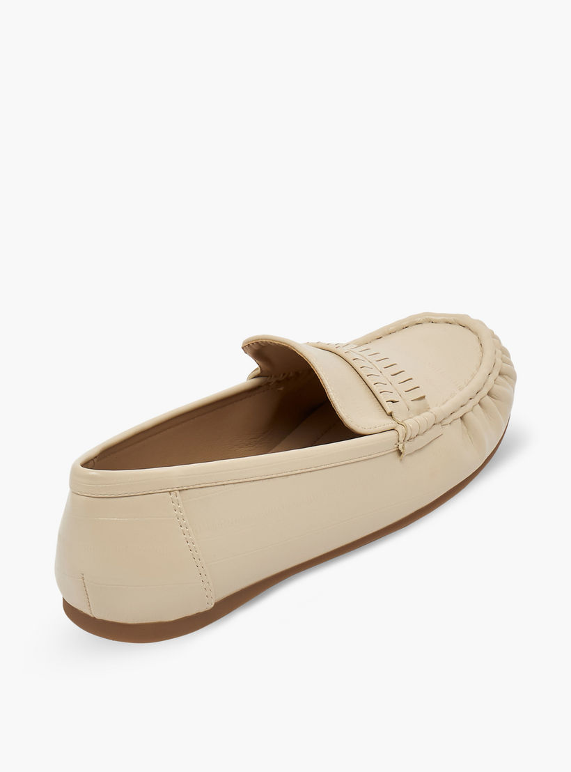 حذاء سهل الارتداء بتفاصيل شراشيب للنساء من فلورا بيلا-women-shoes-flats-moccasins-image-6